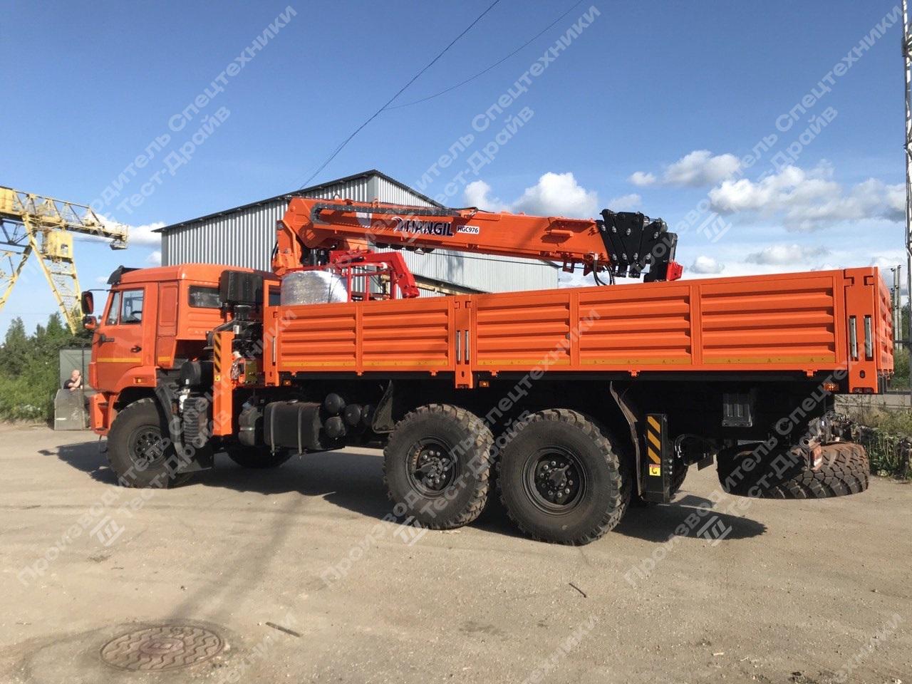 Бортовой КамАЗ 43118 6x6 с буровой установкой и КМУ Hangil HGC 976 Фото №3