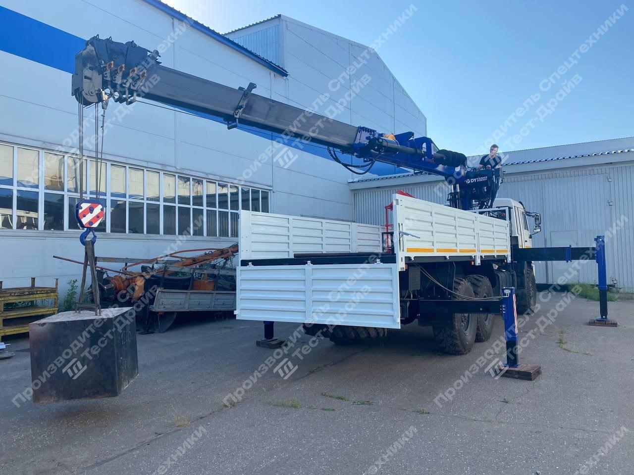 Бортовой КамАЗ 43118 6x6 с буровой установкой и КМУ DongYang SS2037 Фото №2