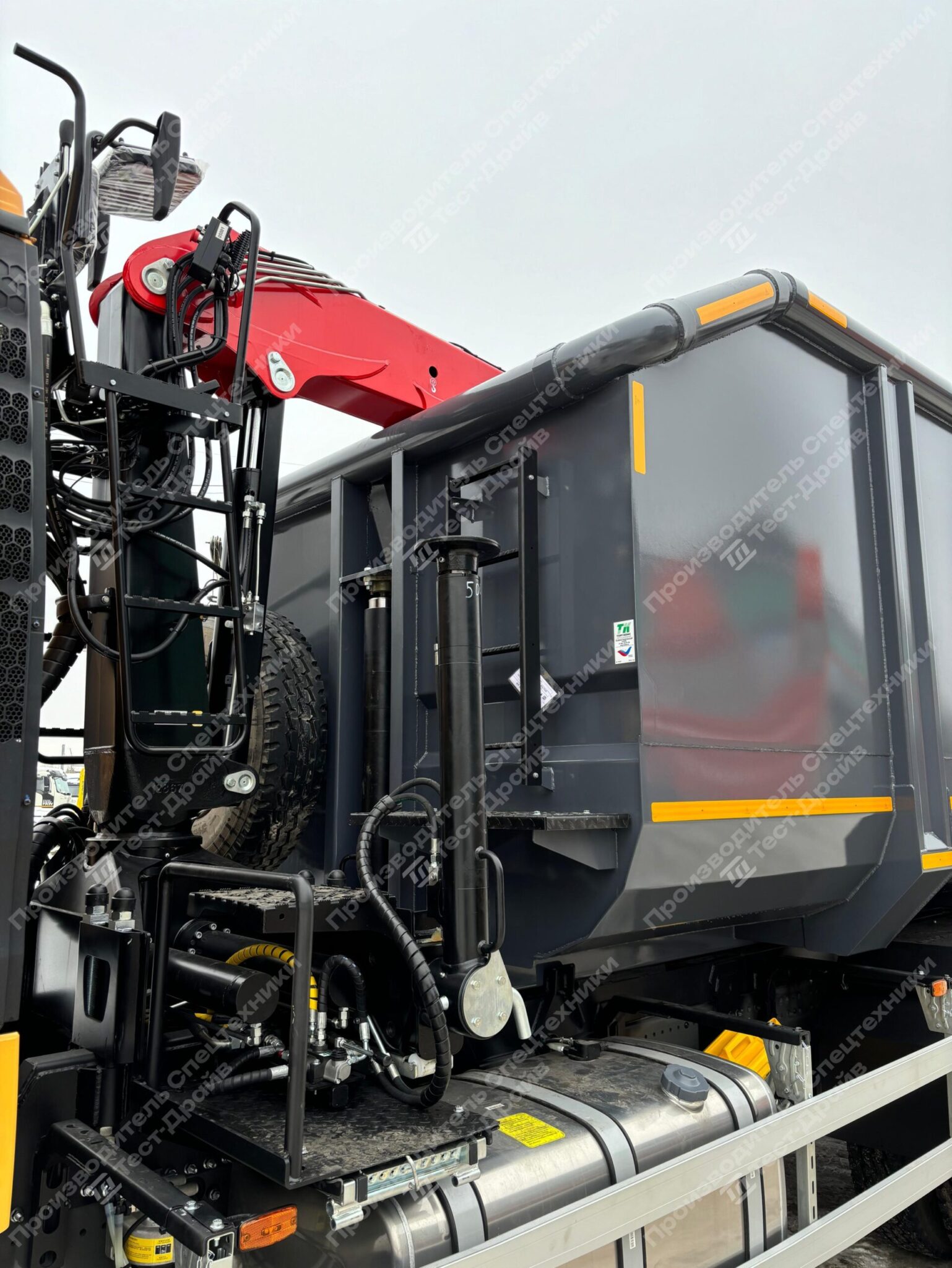 Ломовоз HOWO 6x4 с ГМУ Велмаш VM10L74M Фото №15