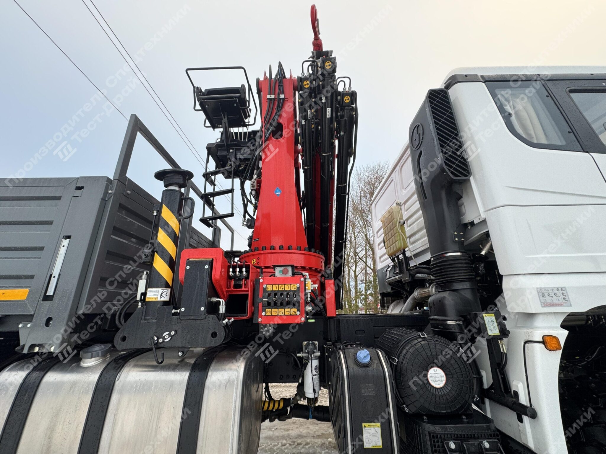 Бортовой Shacman X3000 6x6 с ГМУ SunHunk K-238-6 Фото №8