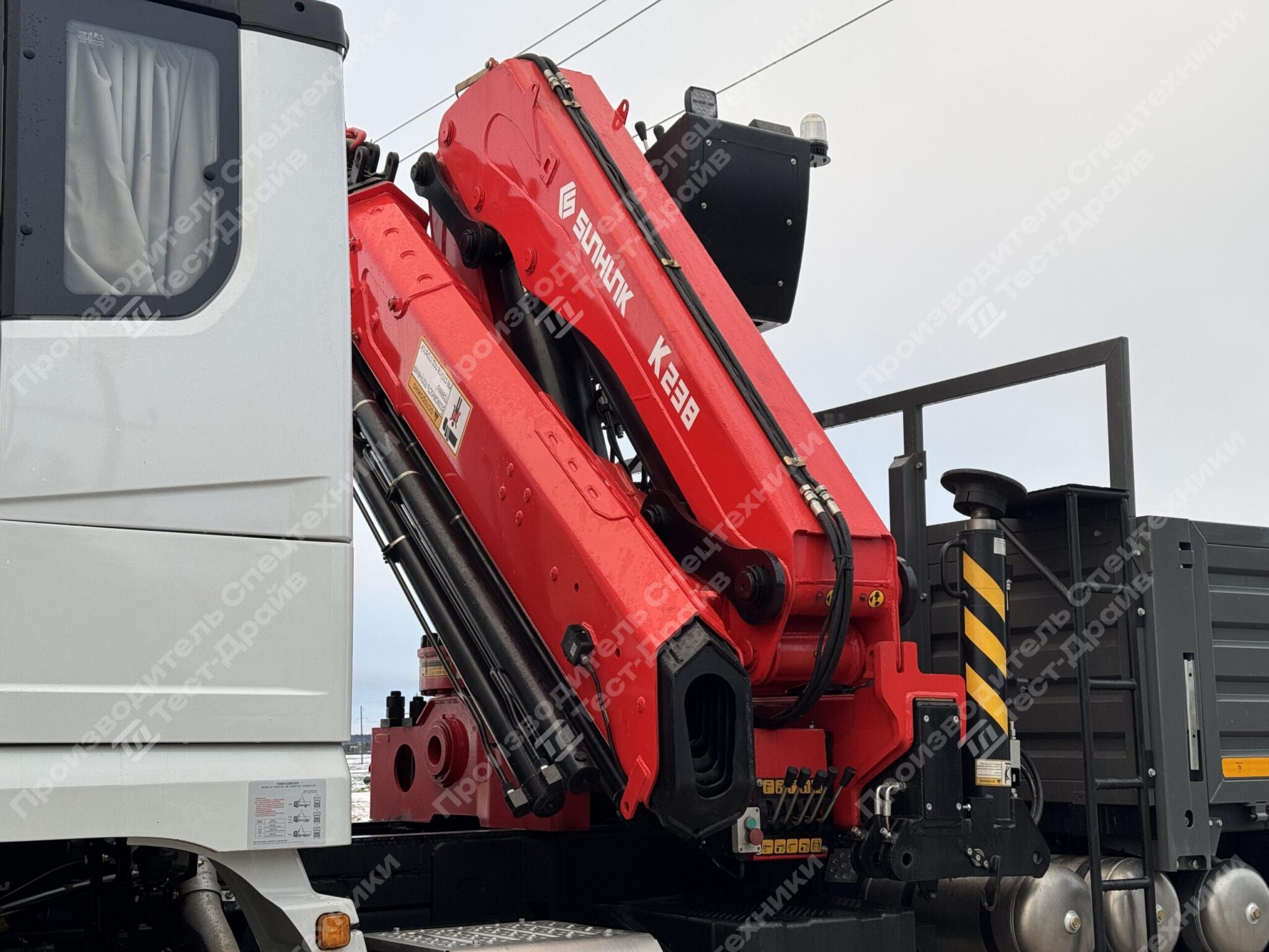 Бортовой Shacman X3000 6x6 с ГМУ SunHunk K-238-6 Фото №10