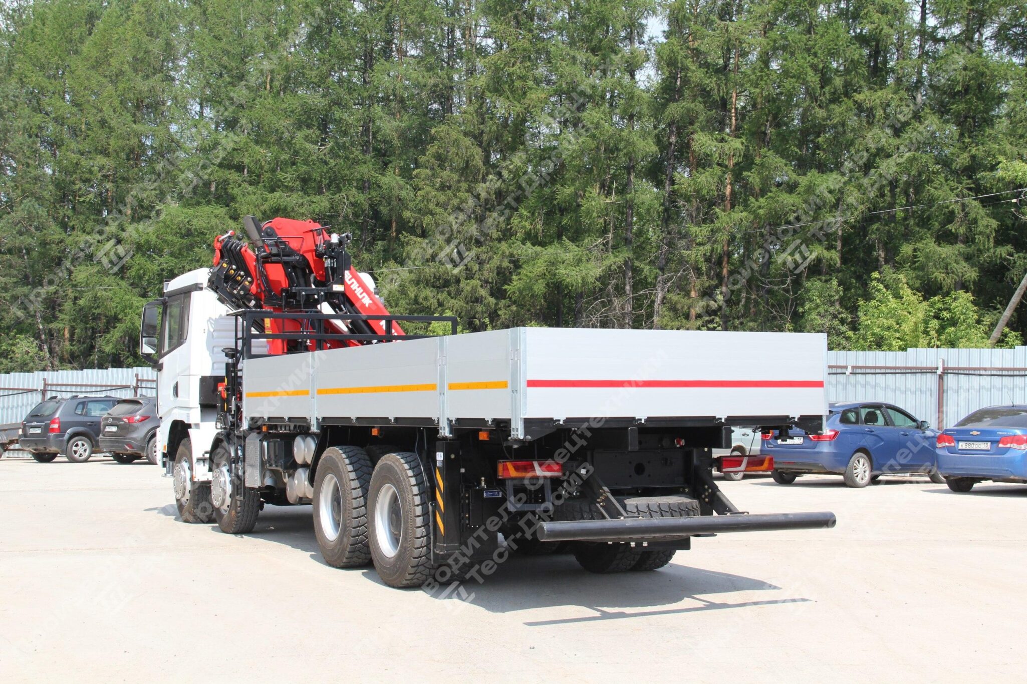 Бортовой Shacman X3000 8x4 с КМУ SunHunk K-328 Фото №4