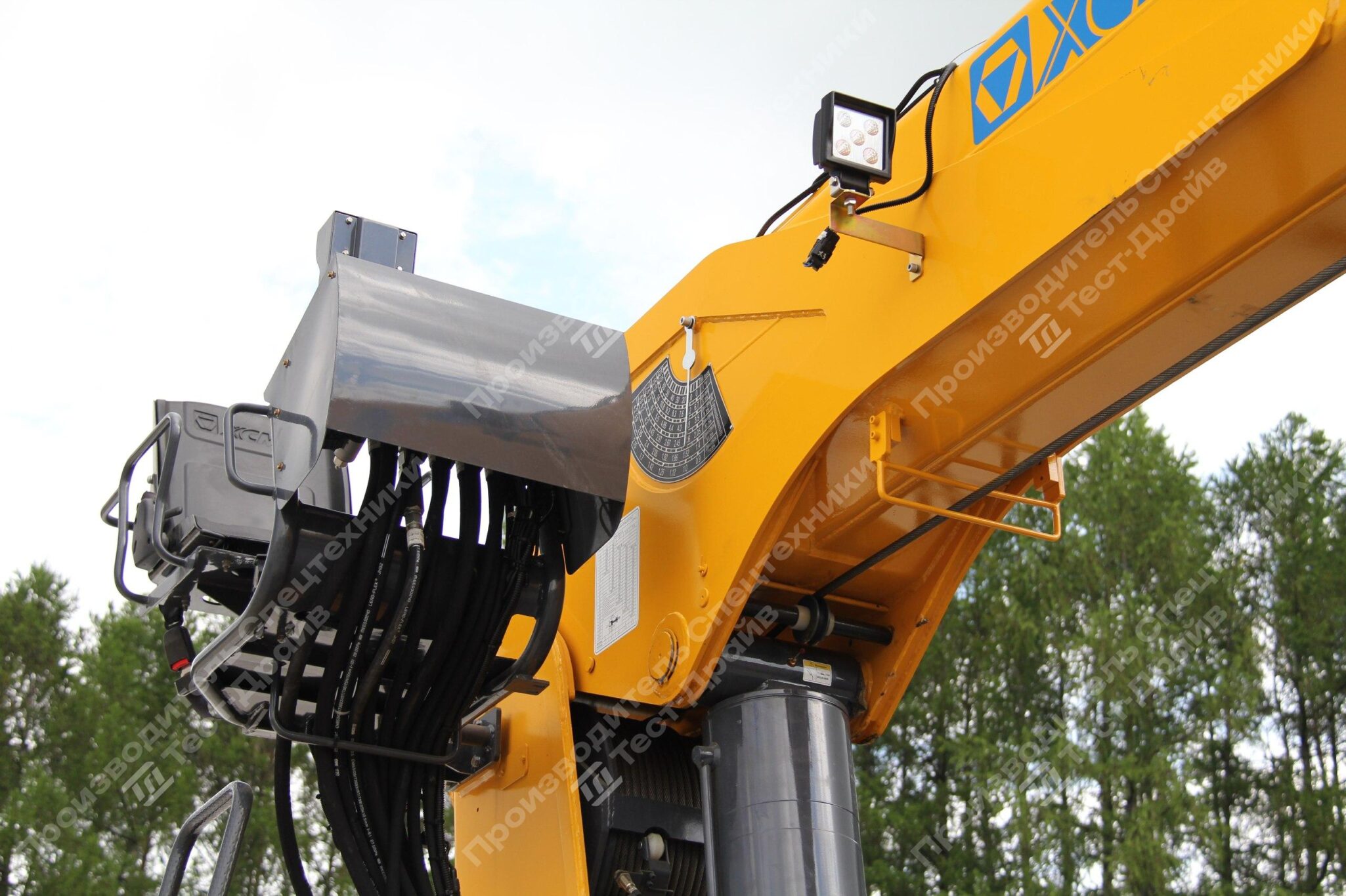 Бортовой Shacman X3000 6x4 с КМУ XCMG SQS 350-5 Фото №6