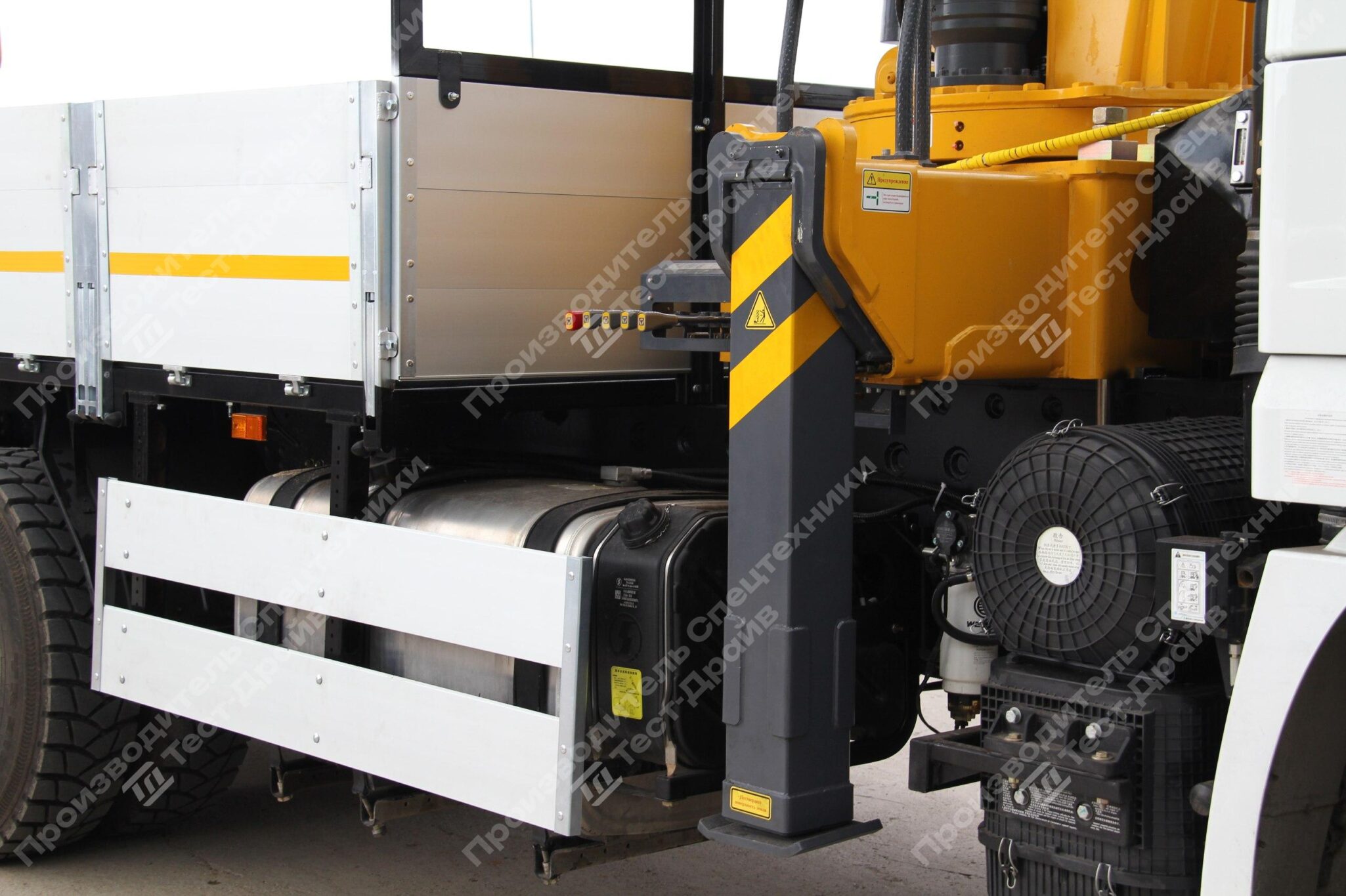 Бортовой Shacman X3000 6x4 с КМУ XCMG SQS 350-5 Фото №7