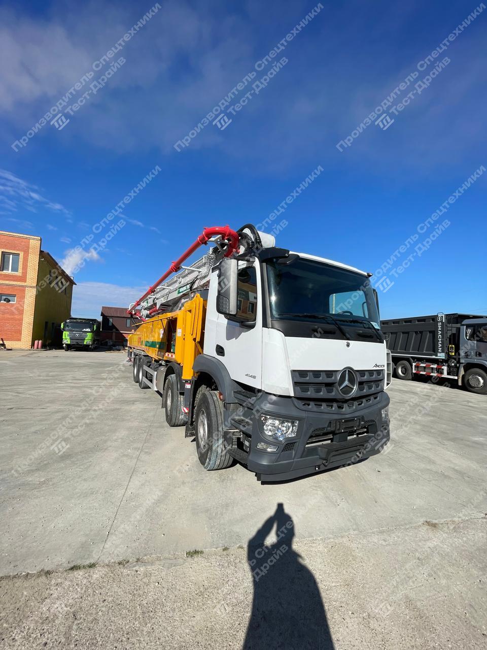 Автобетононасос Mercedes Benz Arocs 4146 8x4 с АБН XCMG HB62-V Фото №2