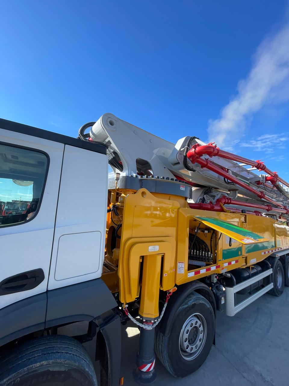 Автобетононасос Mercedes Benz Arocs 4146 8x4 с АБН XCMG HB62-V Фото №4