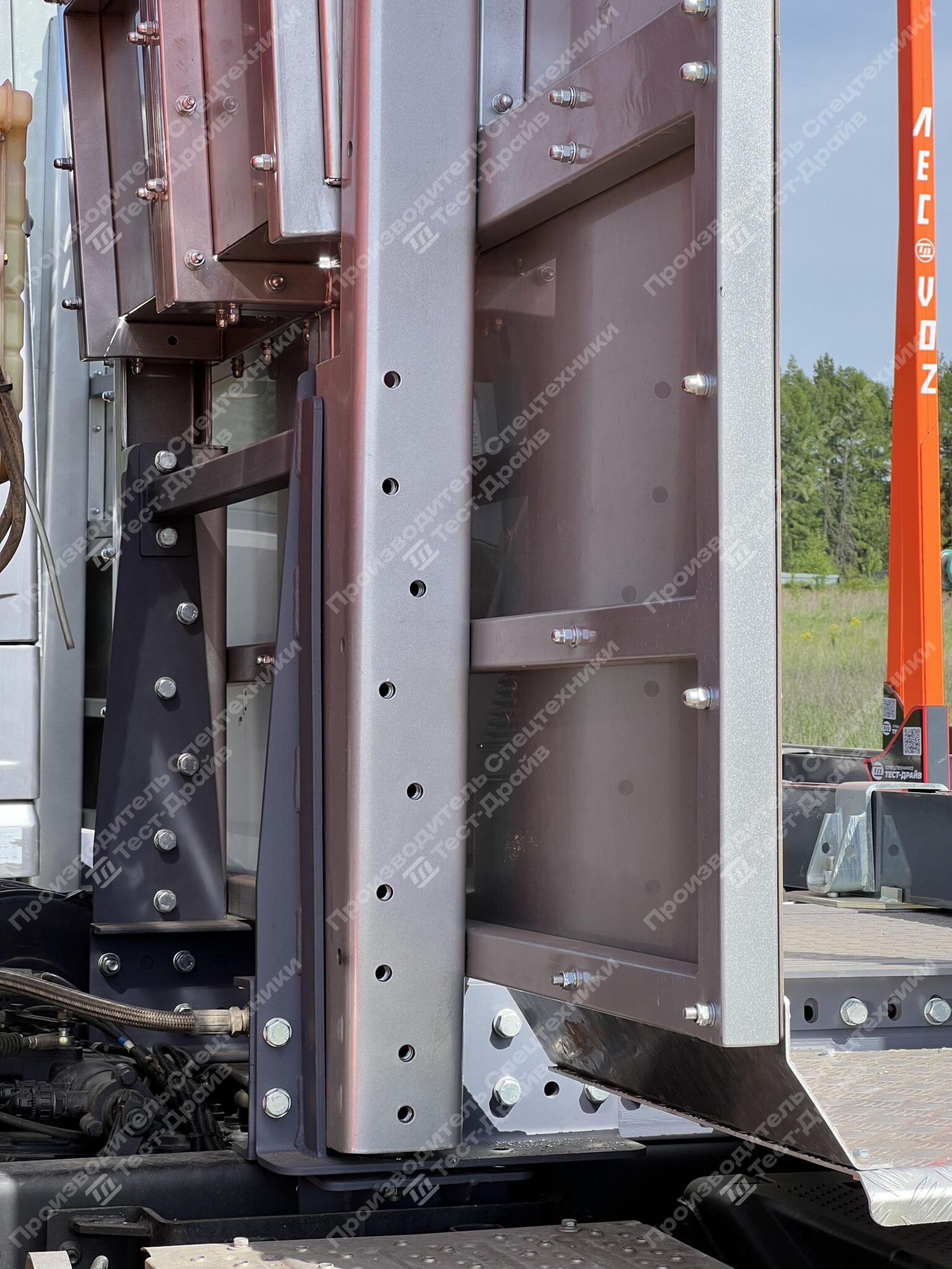 Сортиментовоз Shacman X3000 6x6 с ГМУ ICARBAZZOLI IB 120 L98 и площадкой ЛЕСОVOZ Фото №9