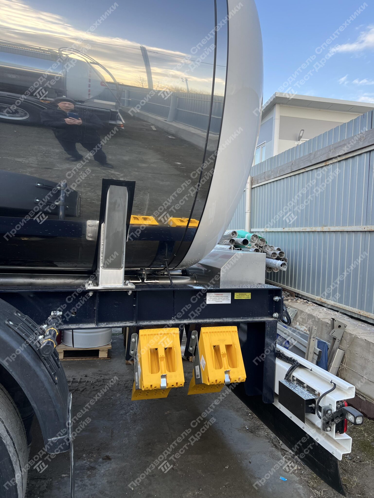 Специализированный полуприцеп-цистерна трехосный NORDTANK TRIOS 24.5 Фото №5