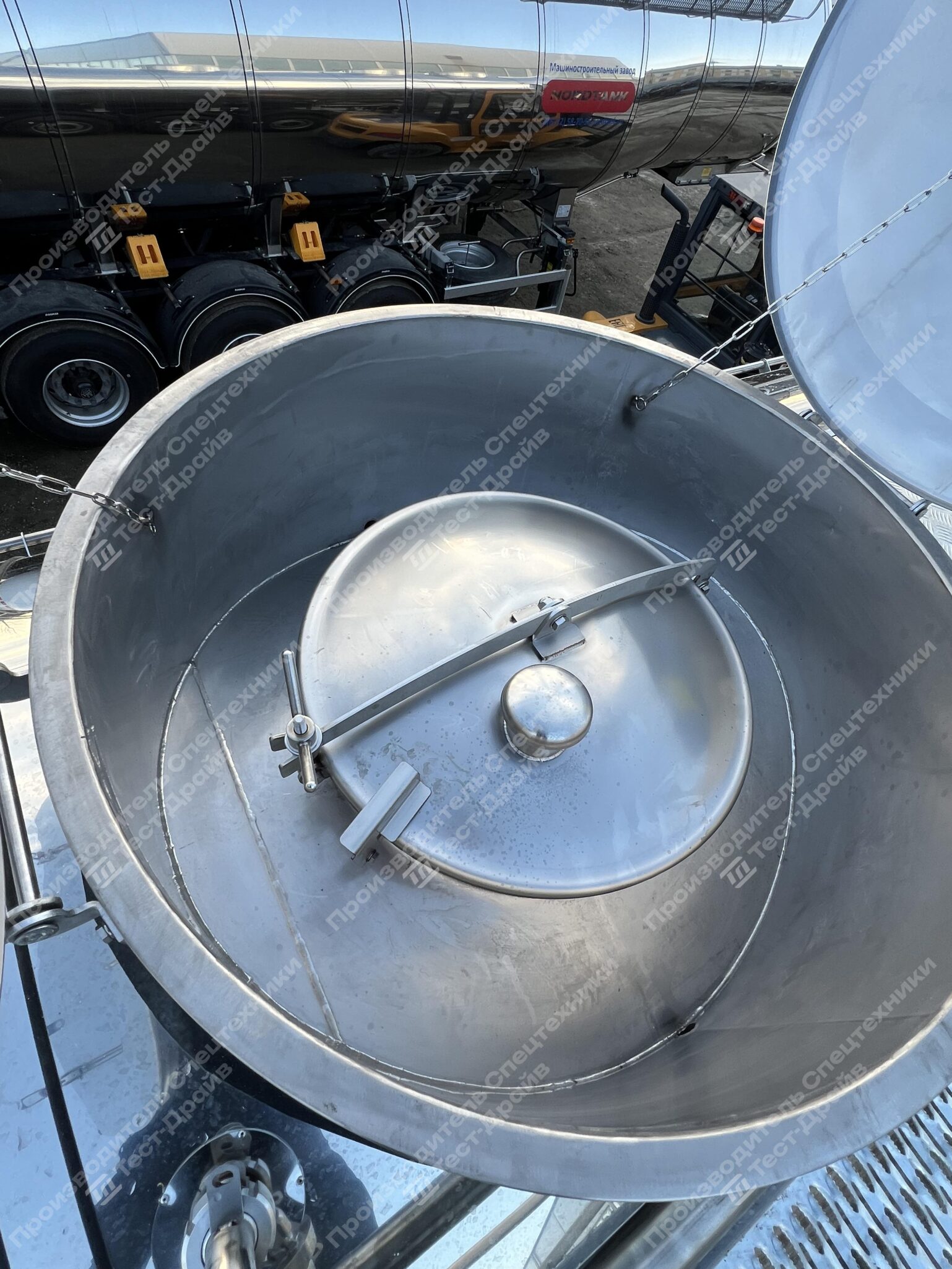 Специализированный полуприцеп-цистерна трехосный NORDTANK TRIOS 24.5 Фото №8