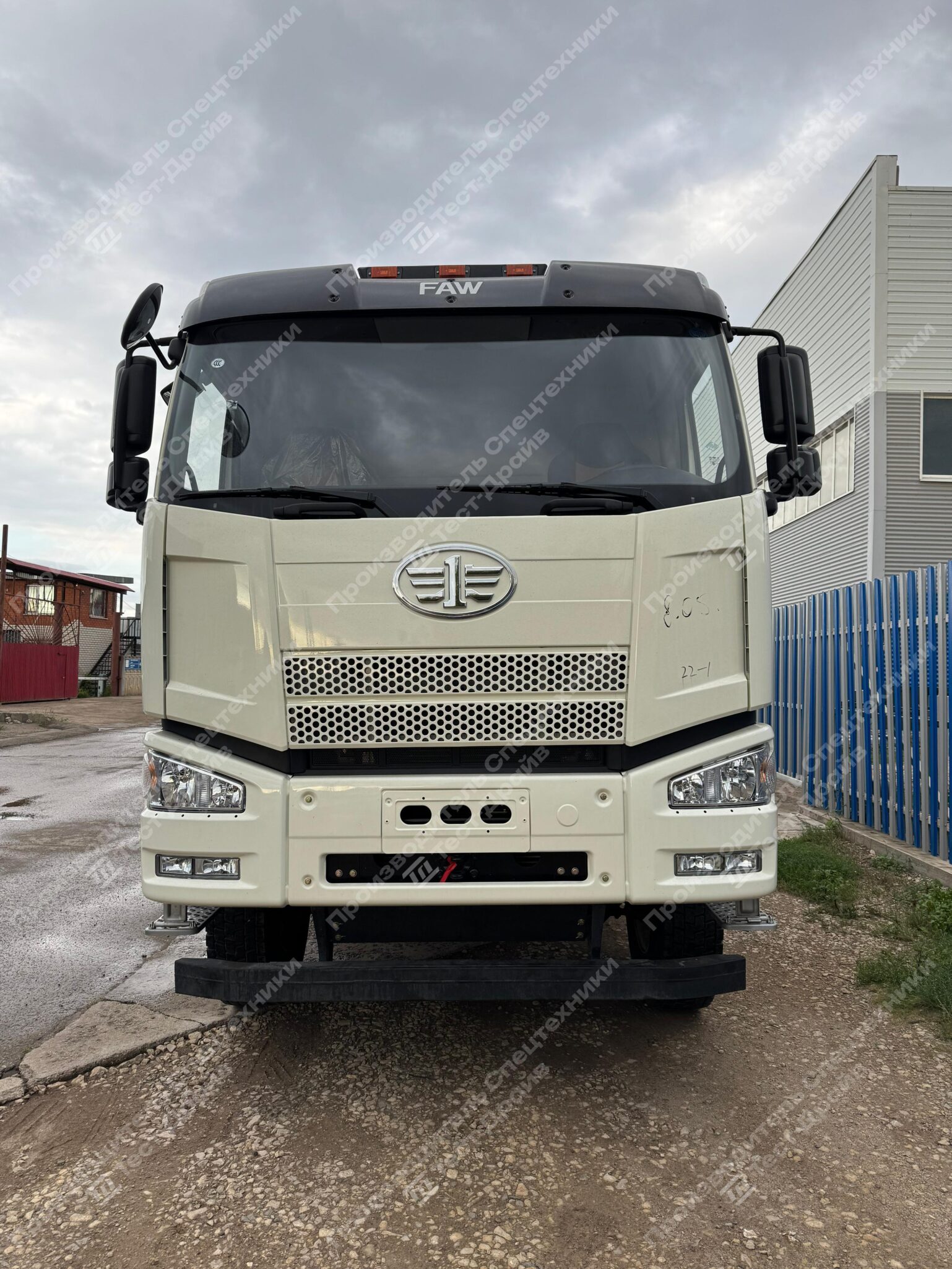 Бортовой FAW CA3250 6x4 с ГМУ SunHunk K-238 на заднем свесе Фото №2