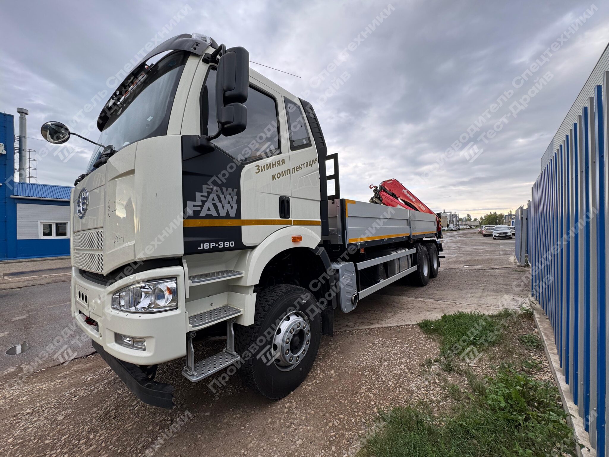 Бортовой FAW CA3250 6x4 с ГМУ SunHunk K-238 на заднем свесе Фото №6