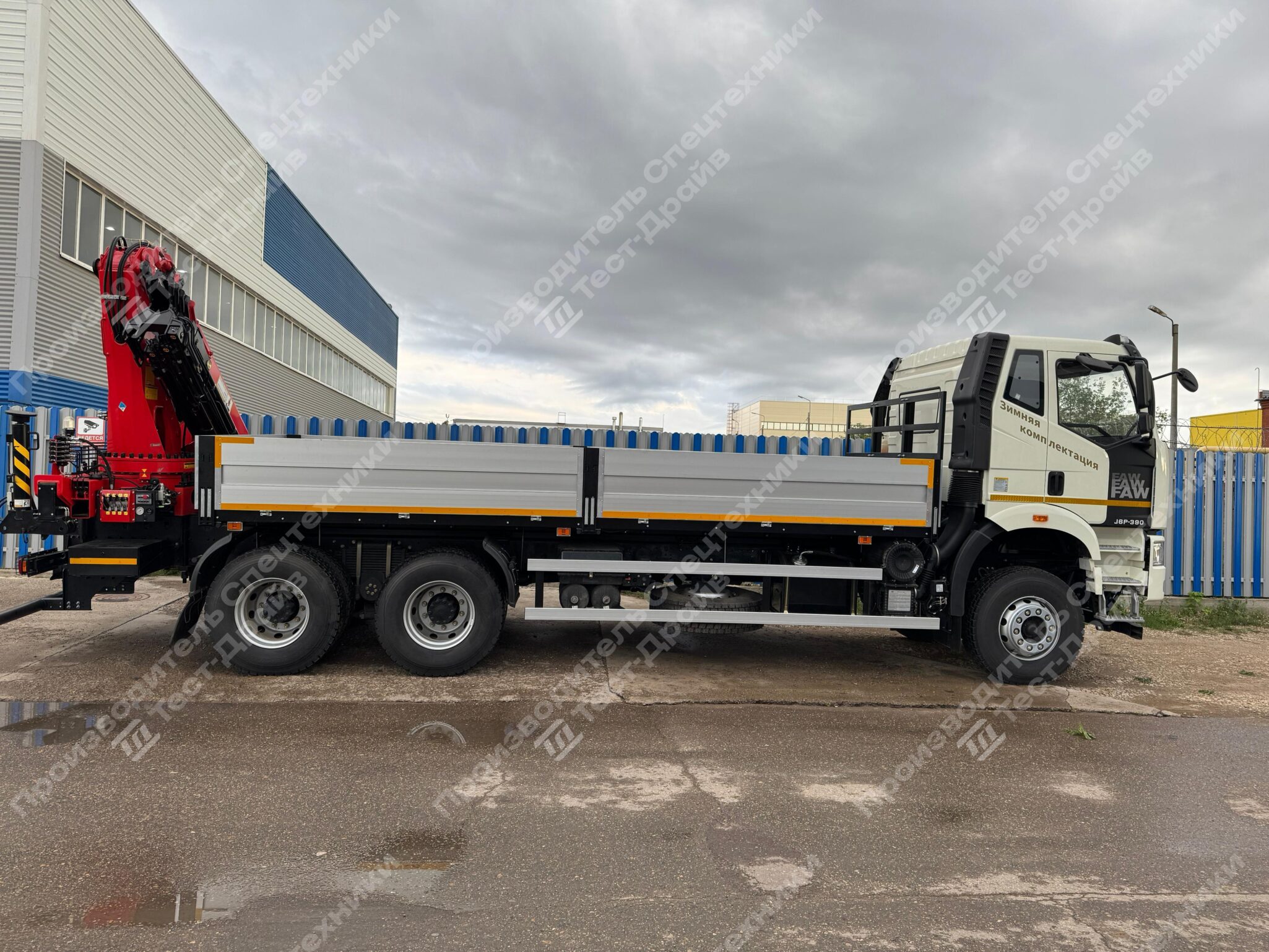 Бортовой FAW CA3250 6x4 с ГМУ SunHunk K-238 на заднем свесе Фото №7