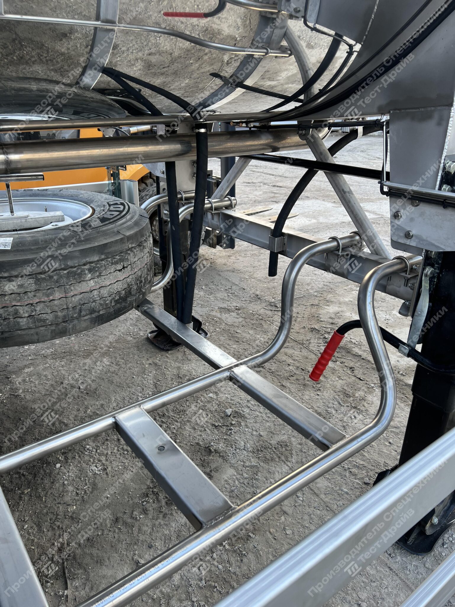 Специализированный полуприцеп-цистерна четырехосный NORDTANK GIGA Фото №8