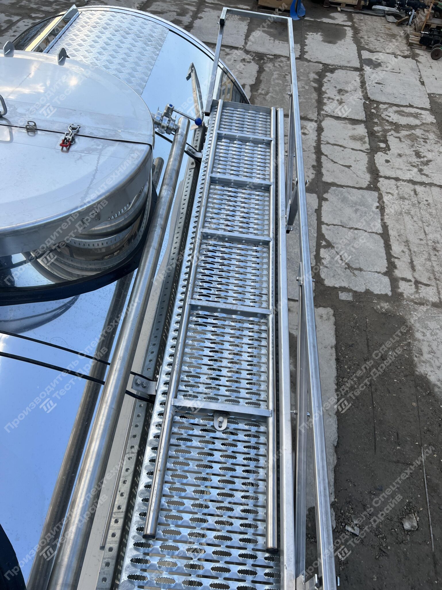 Специализированный полуприцеп-цистерна четырехосный NORDTANK GIGA Фото №11