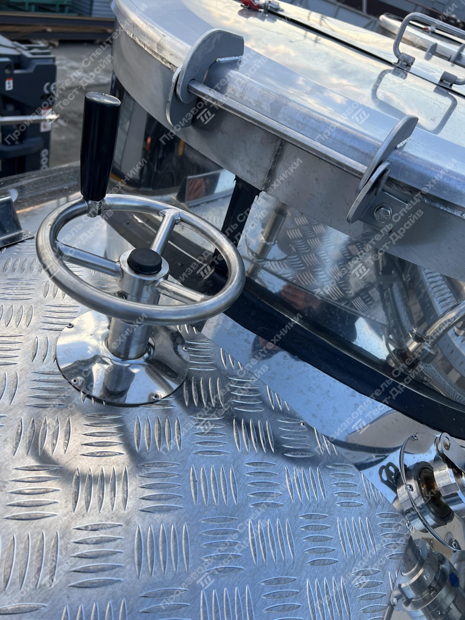 Специализированный полуприцеп-цистерна четырехосный NORDTANK GIGA Фото №17