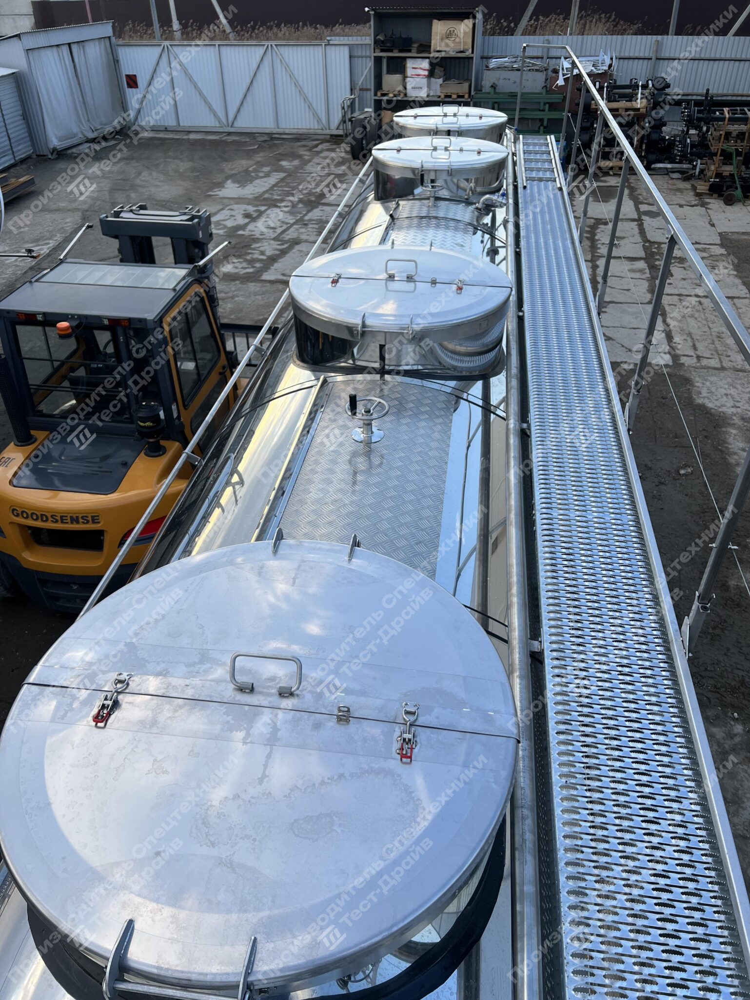 Специализированный полуприцеп-цистерна четырехосный NORDTANK GIGA Фото №2