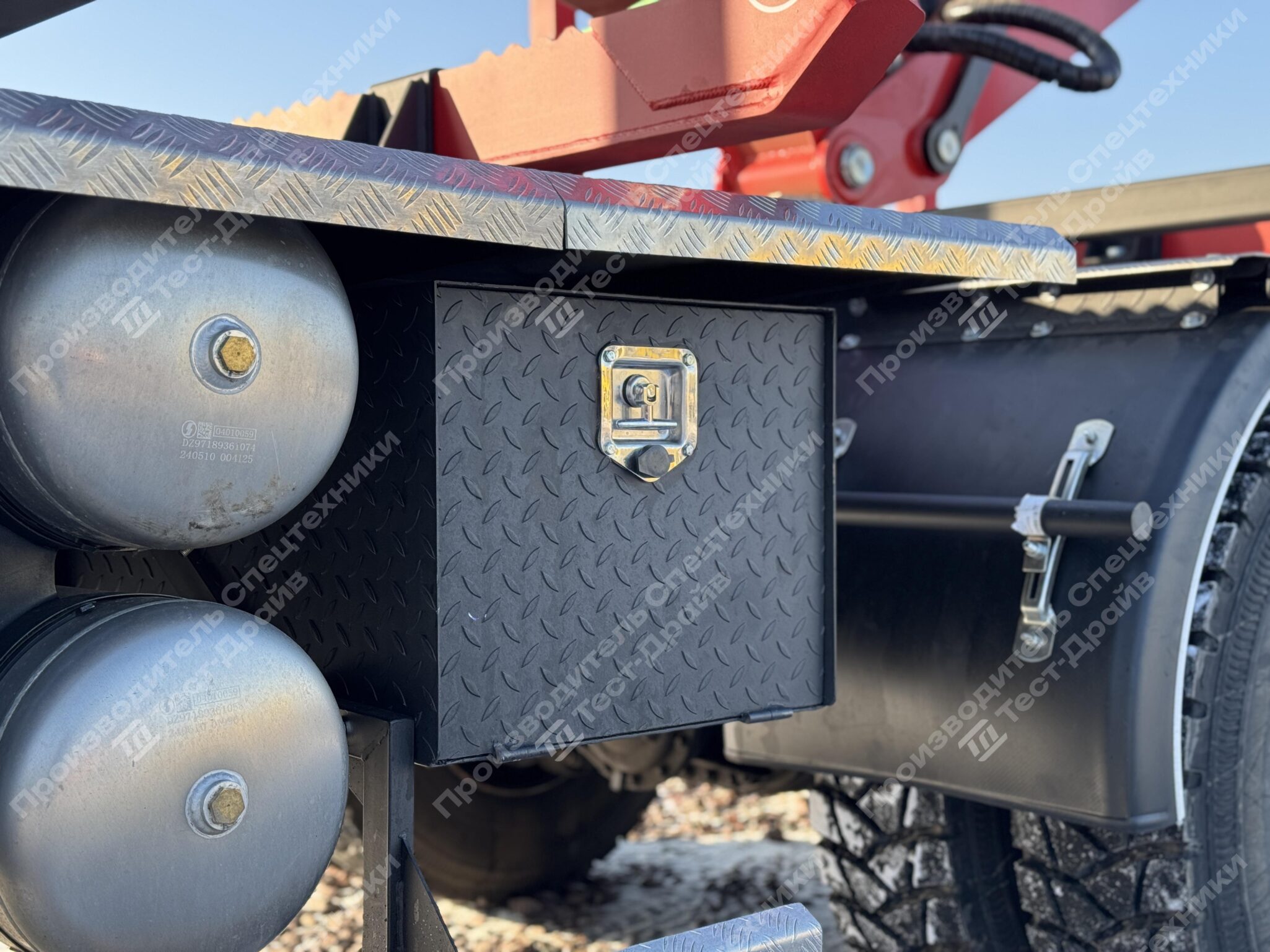 Сортиментовоз MAN TGX 33.540 6x4 с ГМУ VM10L86 и площадкой ЛЕСОVОZ Фото №14