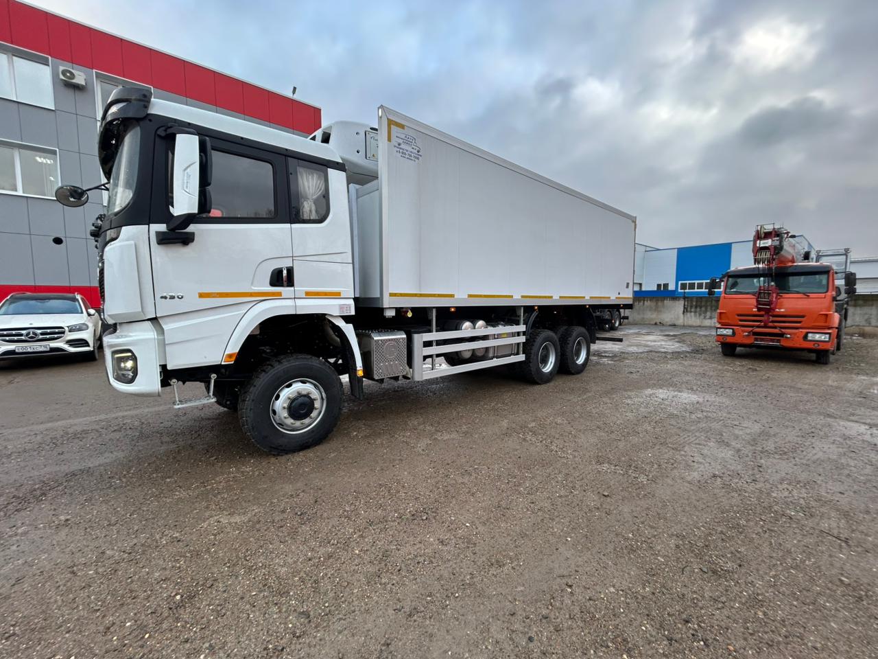 Рефрижератор Shacman X3000 6x6 с ХОУ Carrier Supra 850 Фото №7