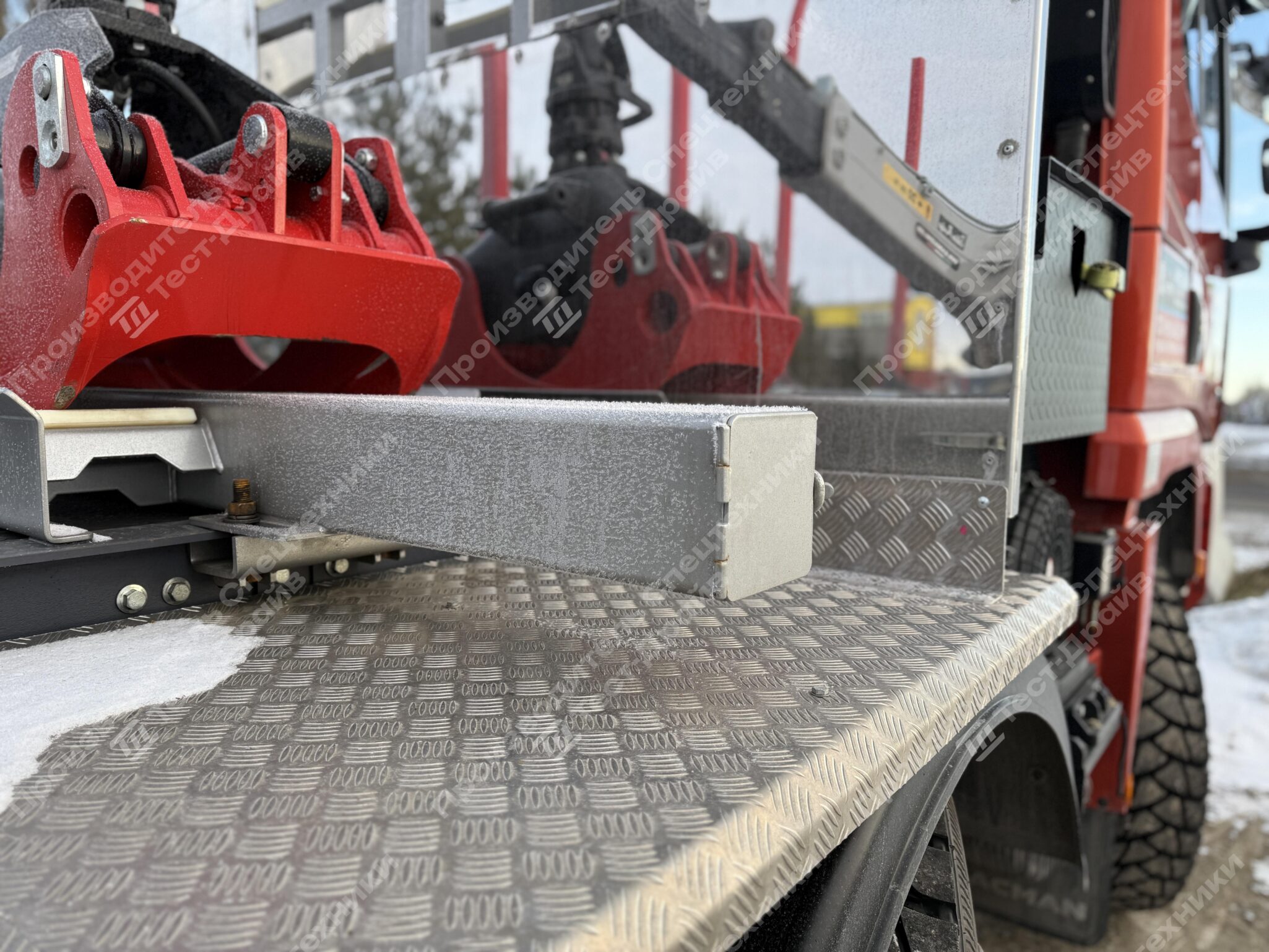 Сортиментовоз Shacman X3000 8х4 с ГМУ ICARBAZZOLI IB 120 L98 Фото №10