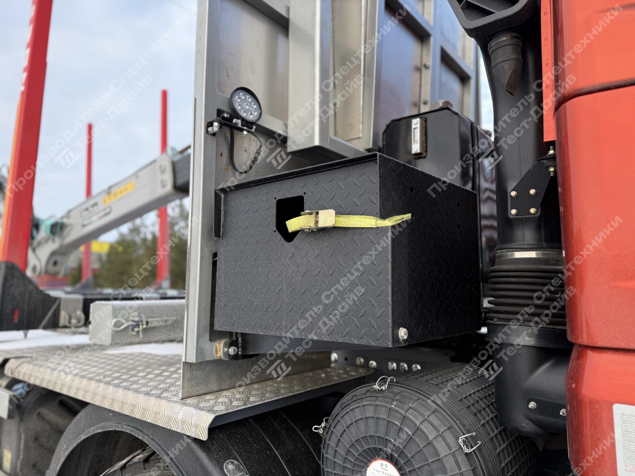 Сортиментовоз Shacman X3000 8х4 с ГМУ ICARBAZZOLI IB 120 L98 Фото №11