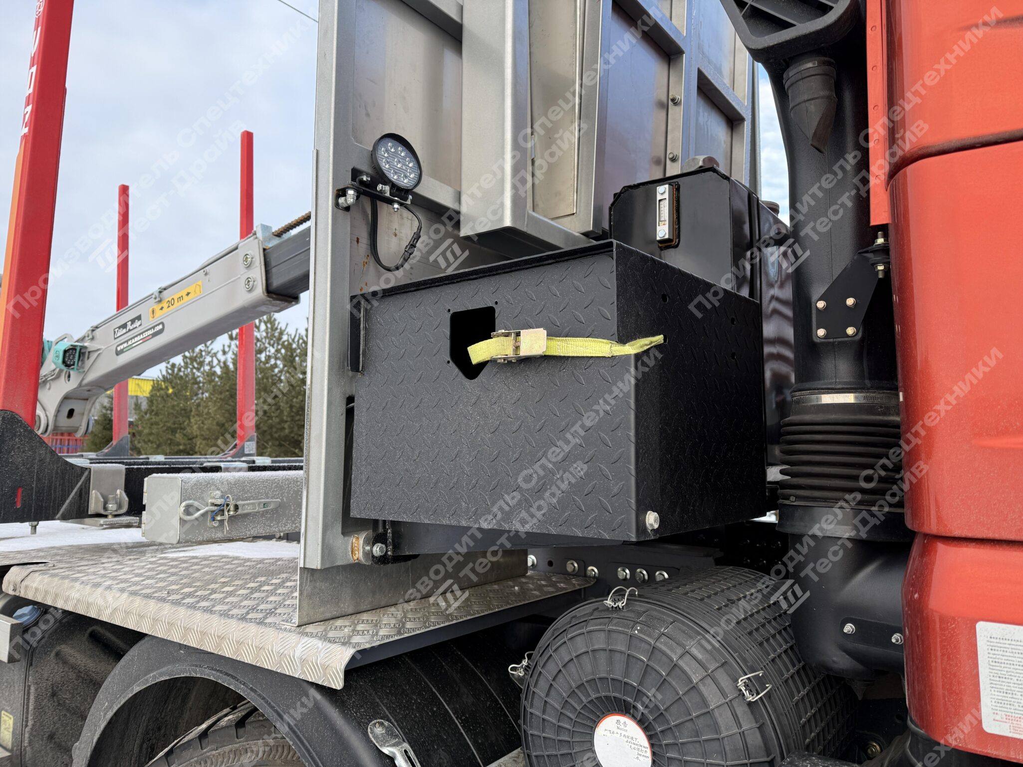 Сортиментовоз Shacman X3000 8х4 с ГМУ ICARBAZZOLI IB 120 L98 Фото №12