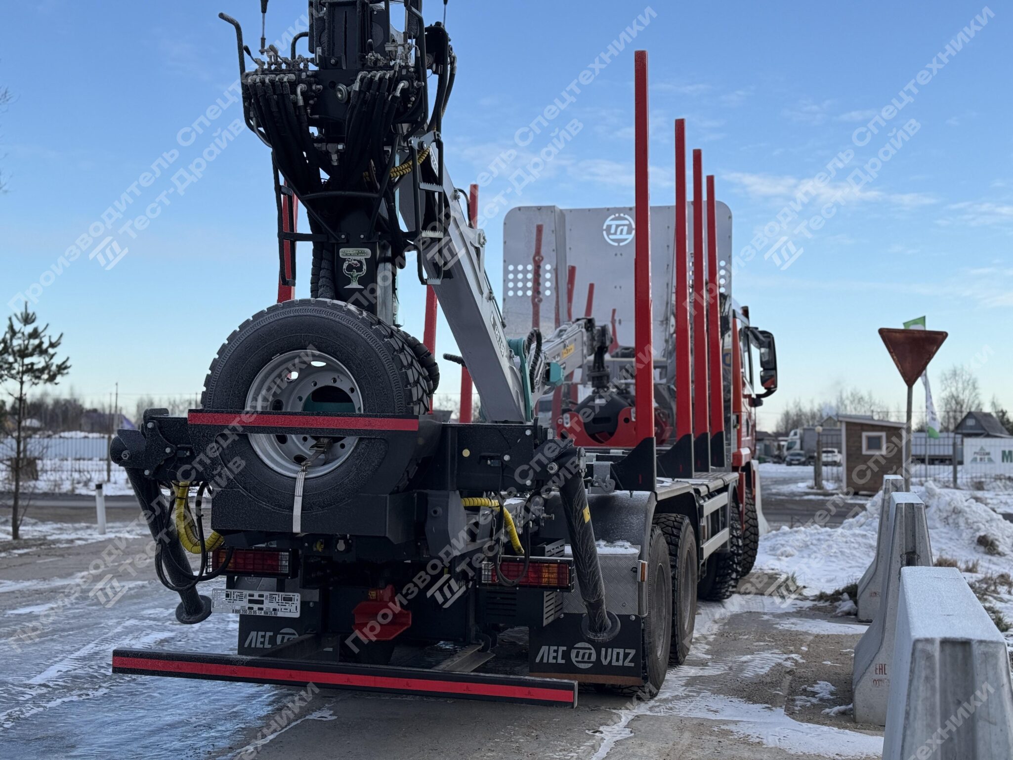 Сортиментовоз Shacman X3000 8х4 с ГМУ ICARBAZZOLI IB 120 L98 Фото №4