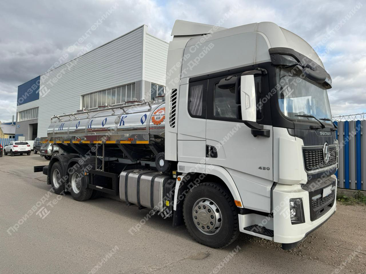Молоковоз Shacman X3000 6x4 с цистерной 11 м3 Фото №5
