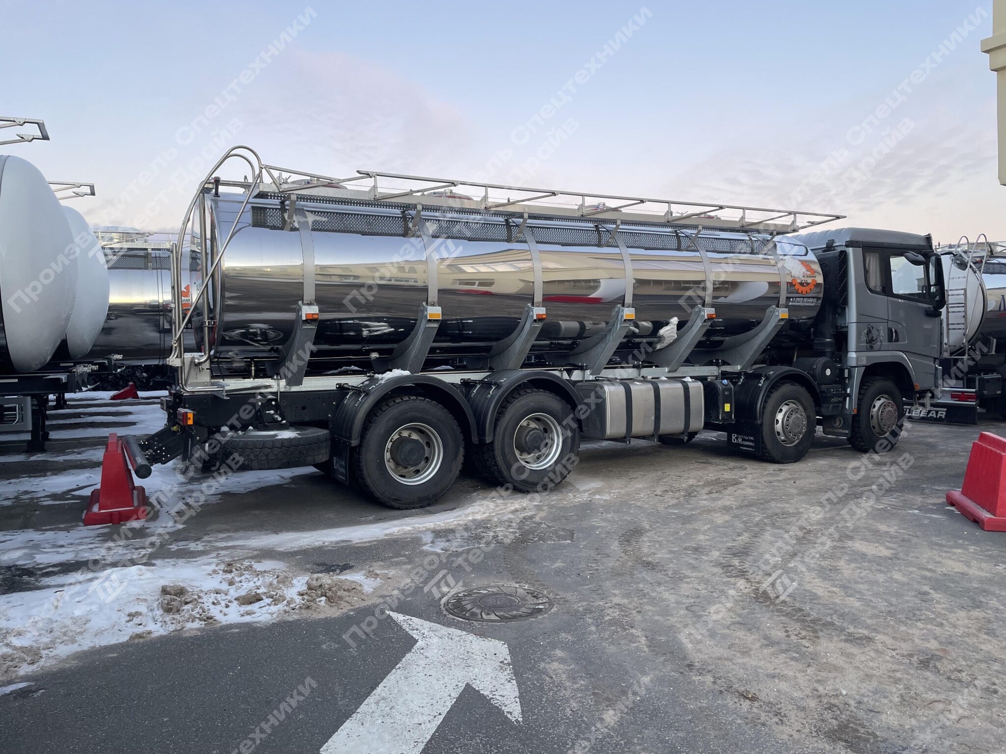 Молоковоз Shacman X3000 8x4 с цистерной 19 000 (л) Фото №6