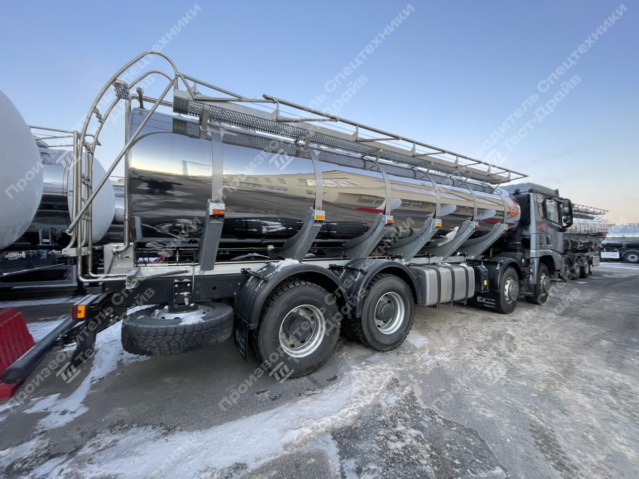 Молоковоз Shacman X3000 8x4 с цистерной 19 000 (л) Фото №7