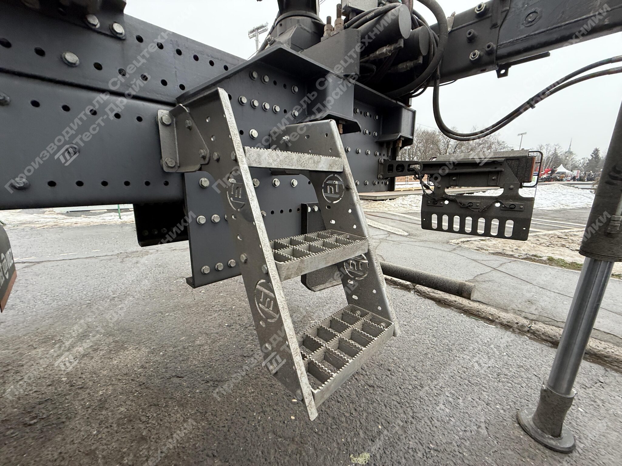 Сортиментовоз HOWO 6x6 с КМУ Icarbazzoli IB 120 L98 Фото №10