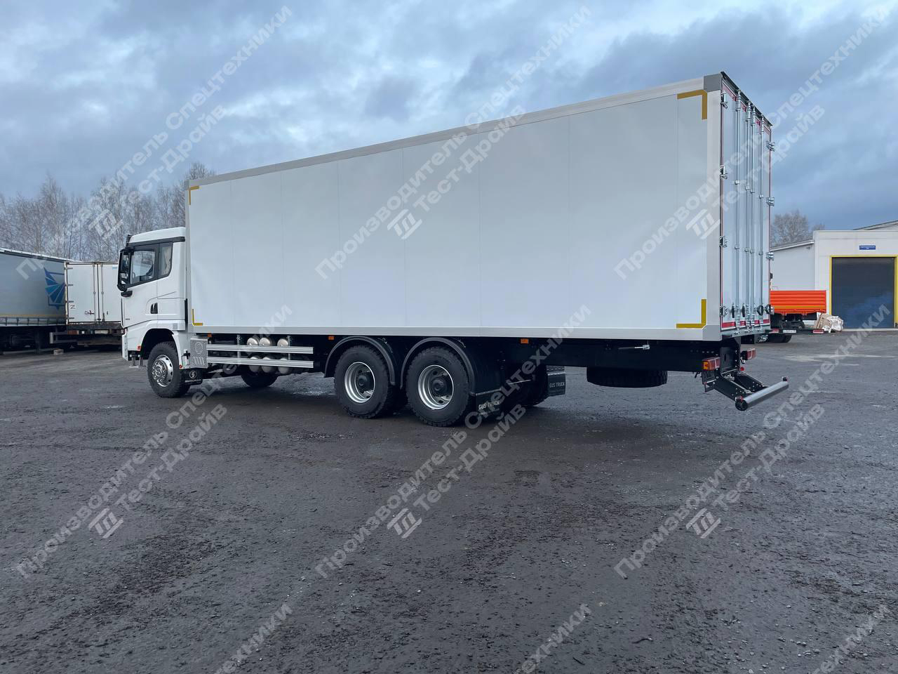 Промтоварный фургон Shacman X3000 6x4 Фото №3