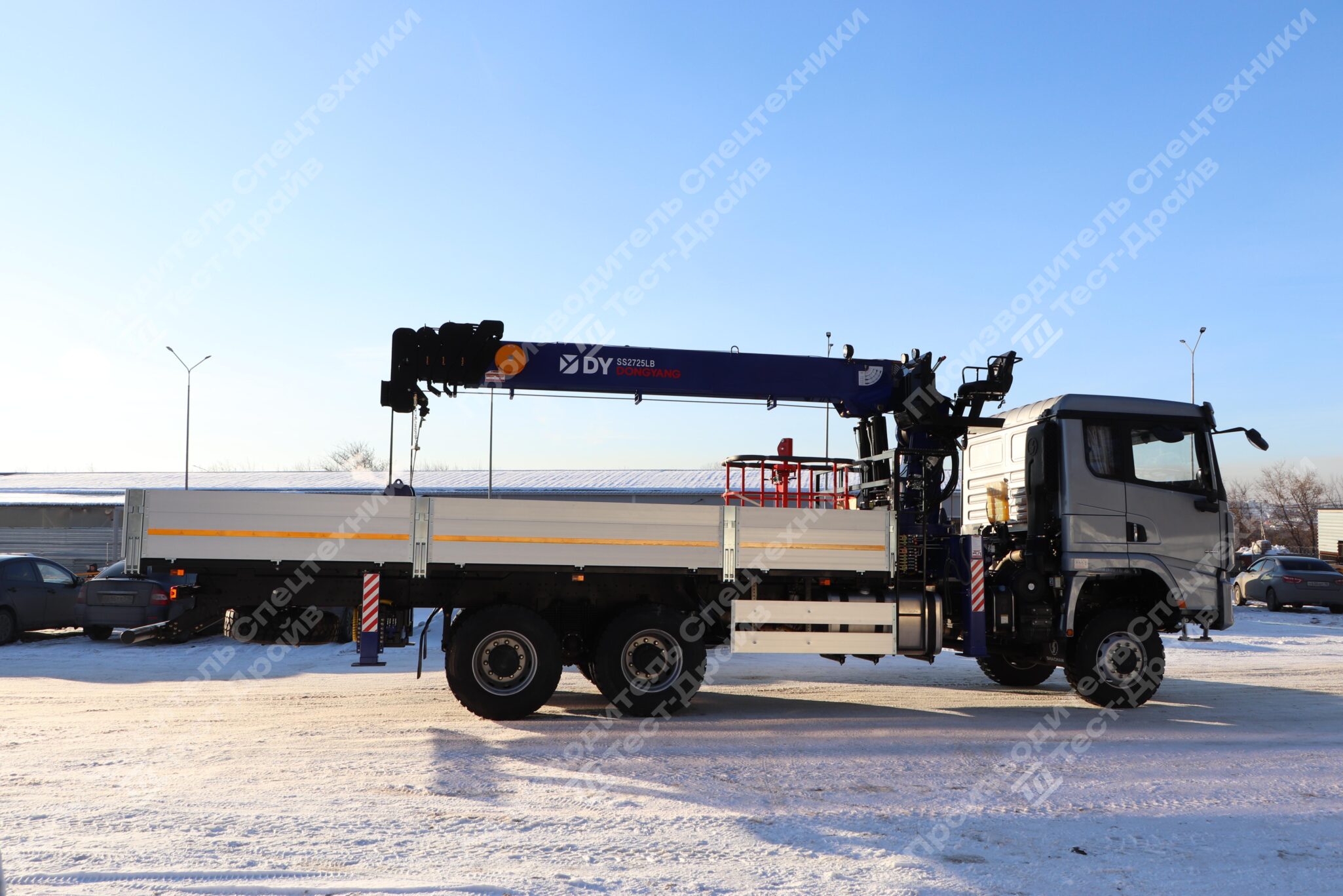 Бортовой Shacman X3000 6x6 с КМУ DongYang SS2725 Фото №8