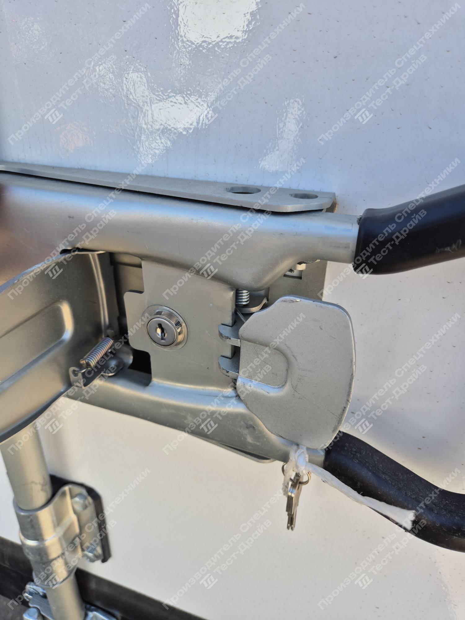 Шторно-бортовой Dongfeng 4x2 Фото №18