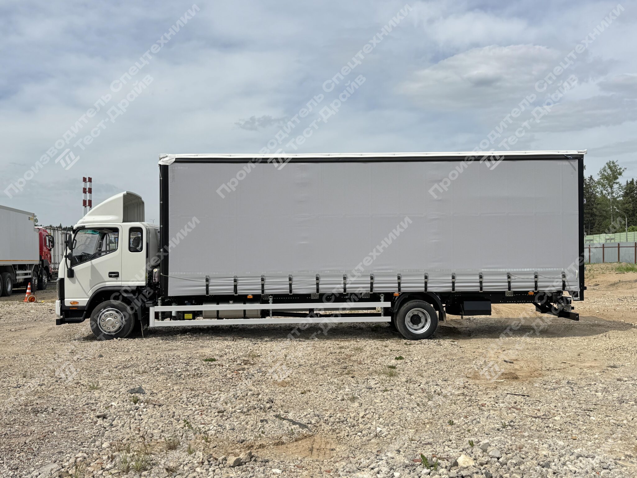 Шторно-бортовой JAC N120 4x2 Фото №7