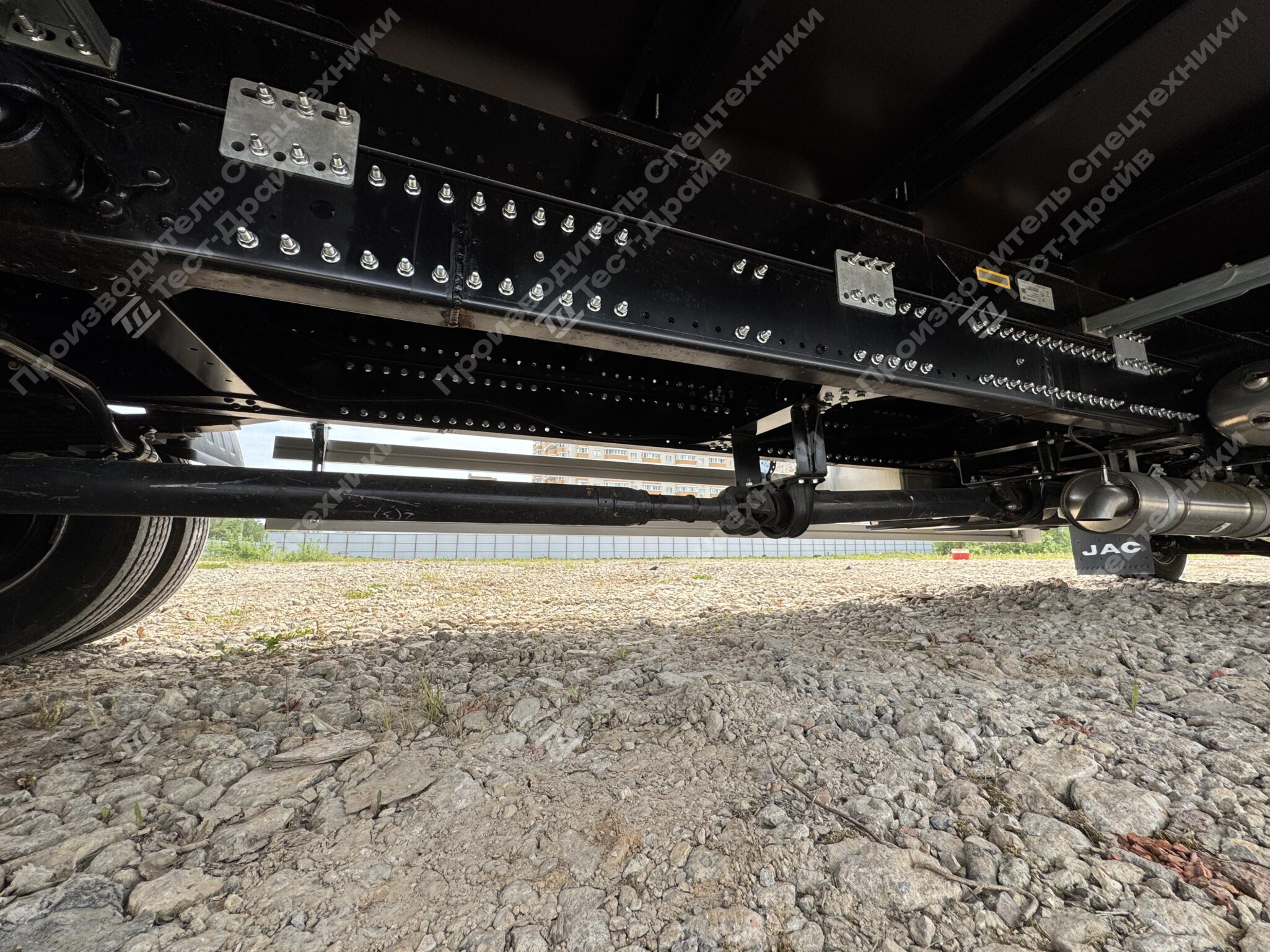 Шторно-бортовой JAC N120 4x2 Фото №12