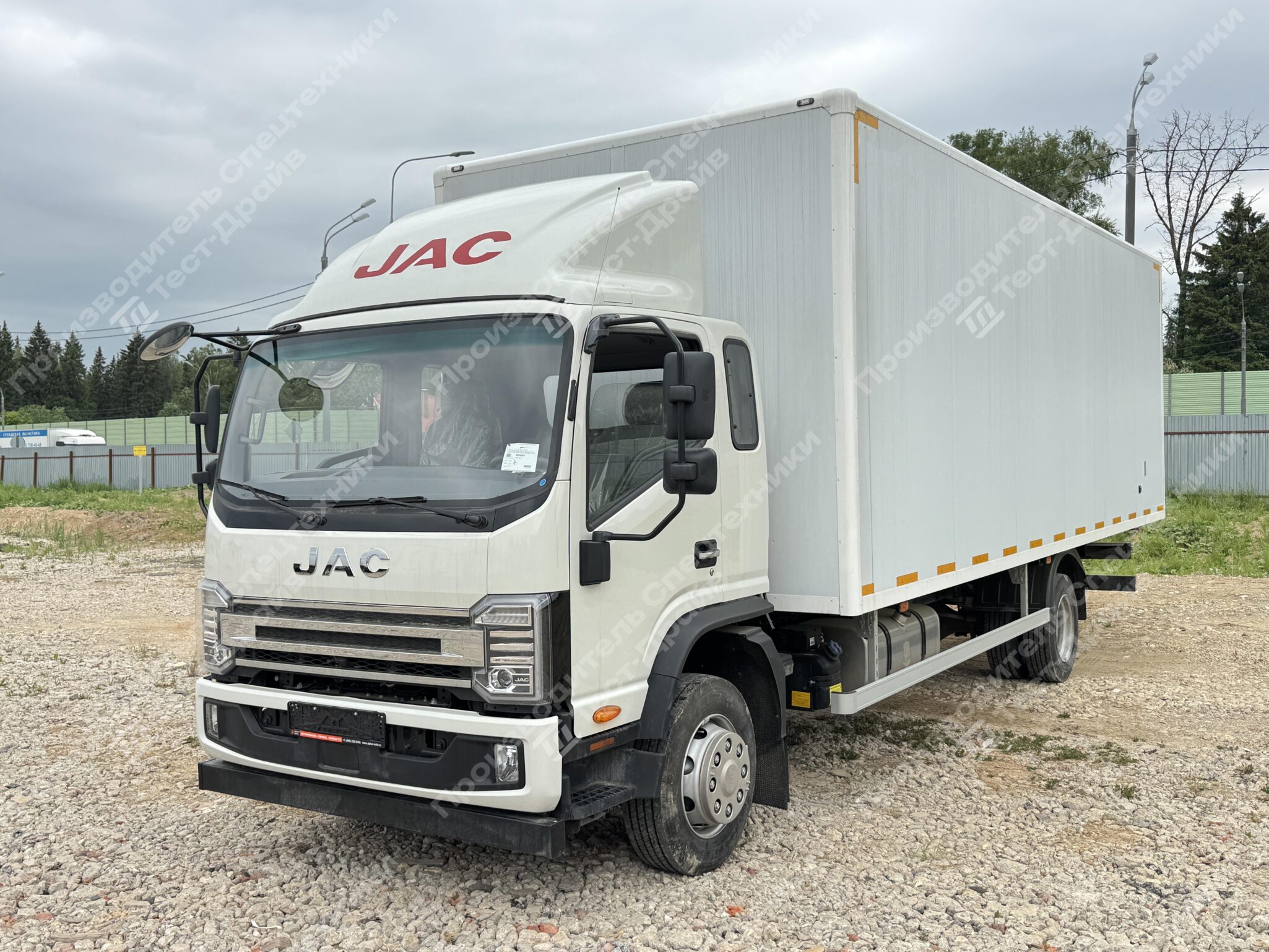 Изотермический фургон JAC N120 4x2 Фото №1