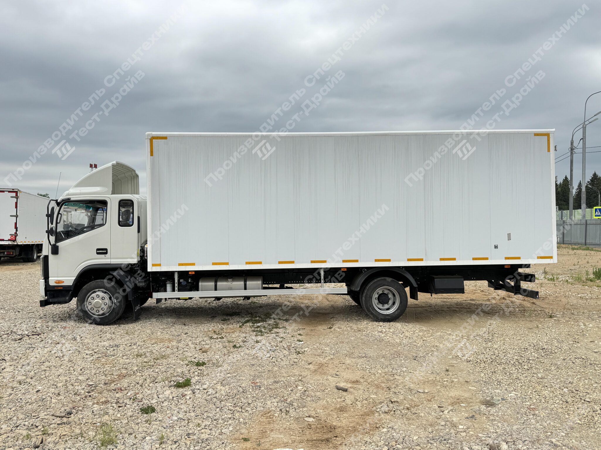 Изотермический фургон JAC N120 4x2 Фото №4