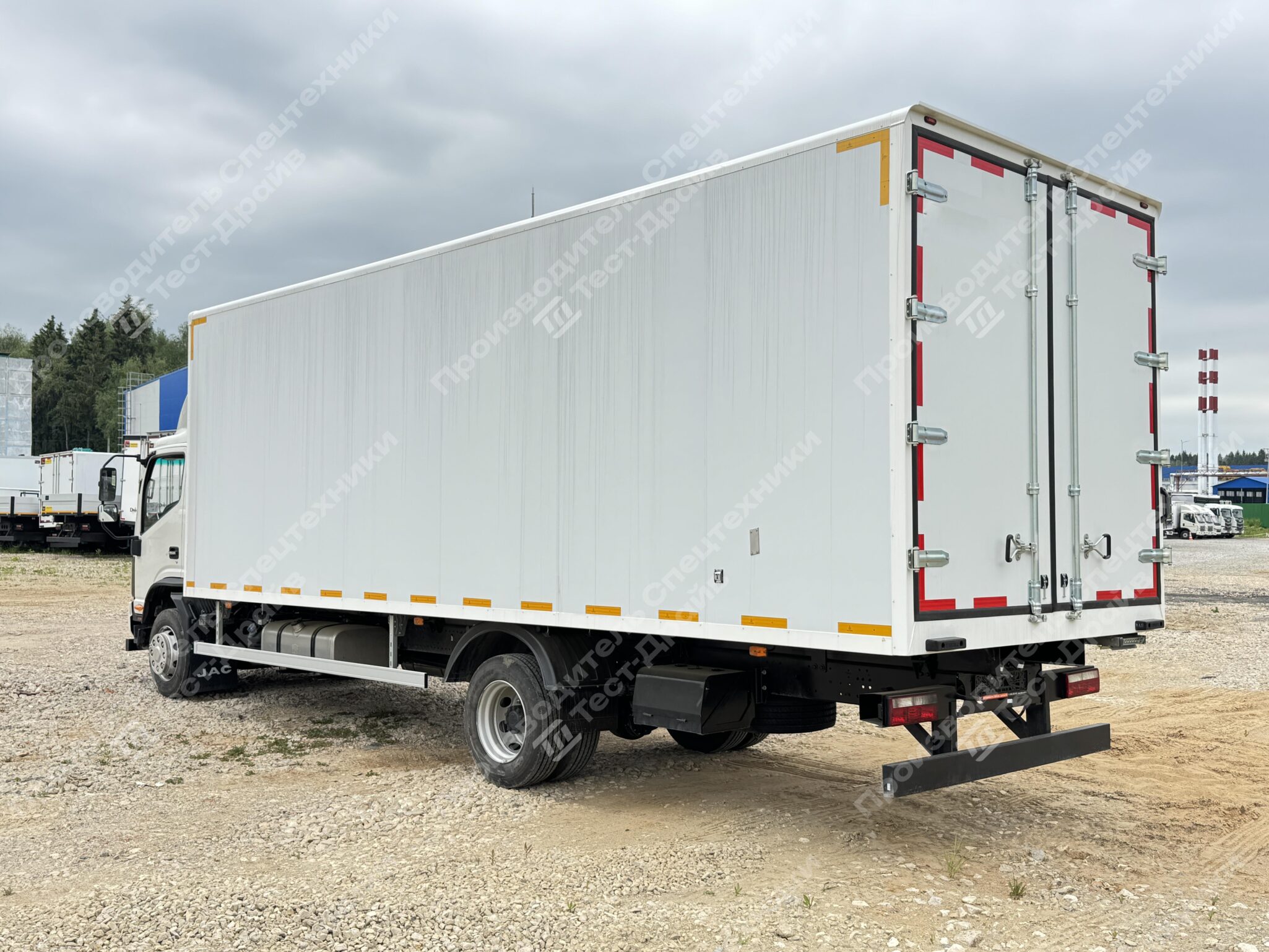 Изотермический фургон JAC N120 4x2 Фото №5
