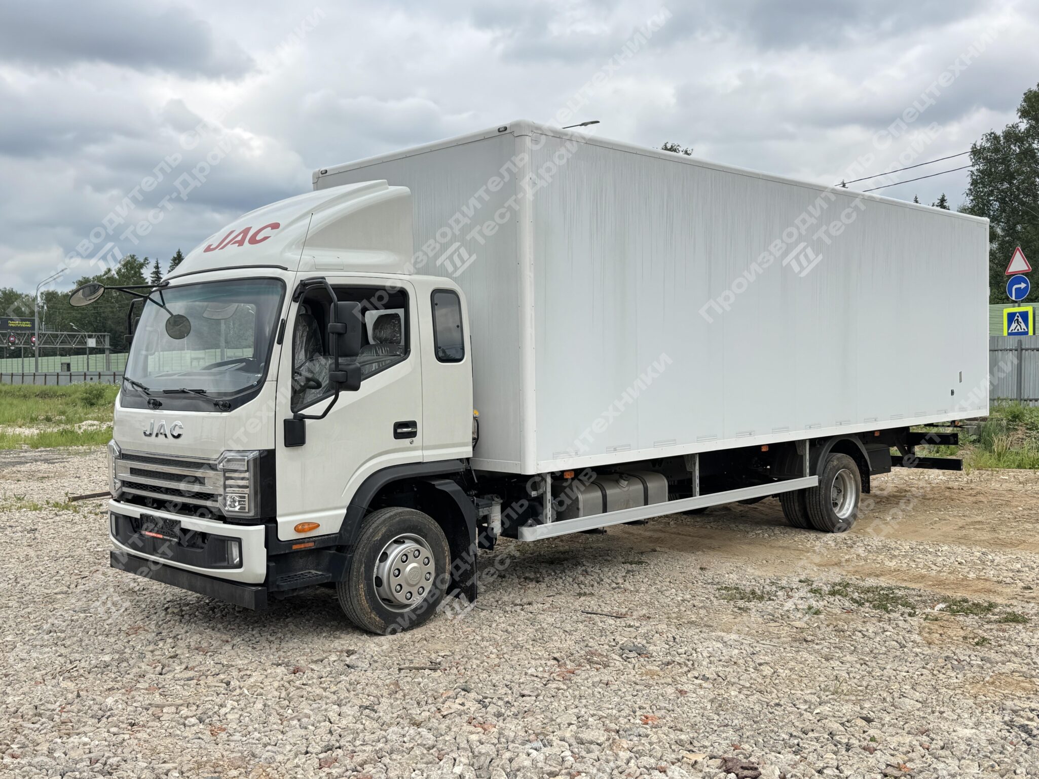 Изотермический фургон JAC N120 4x2 Фото №1