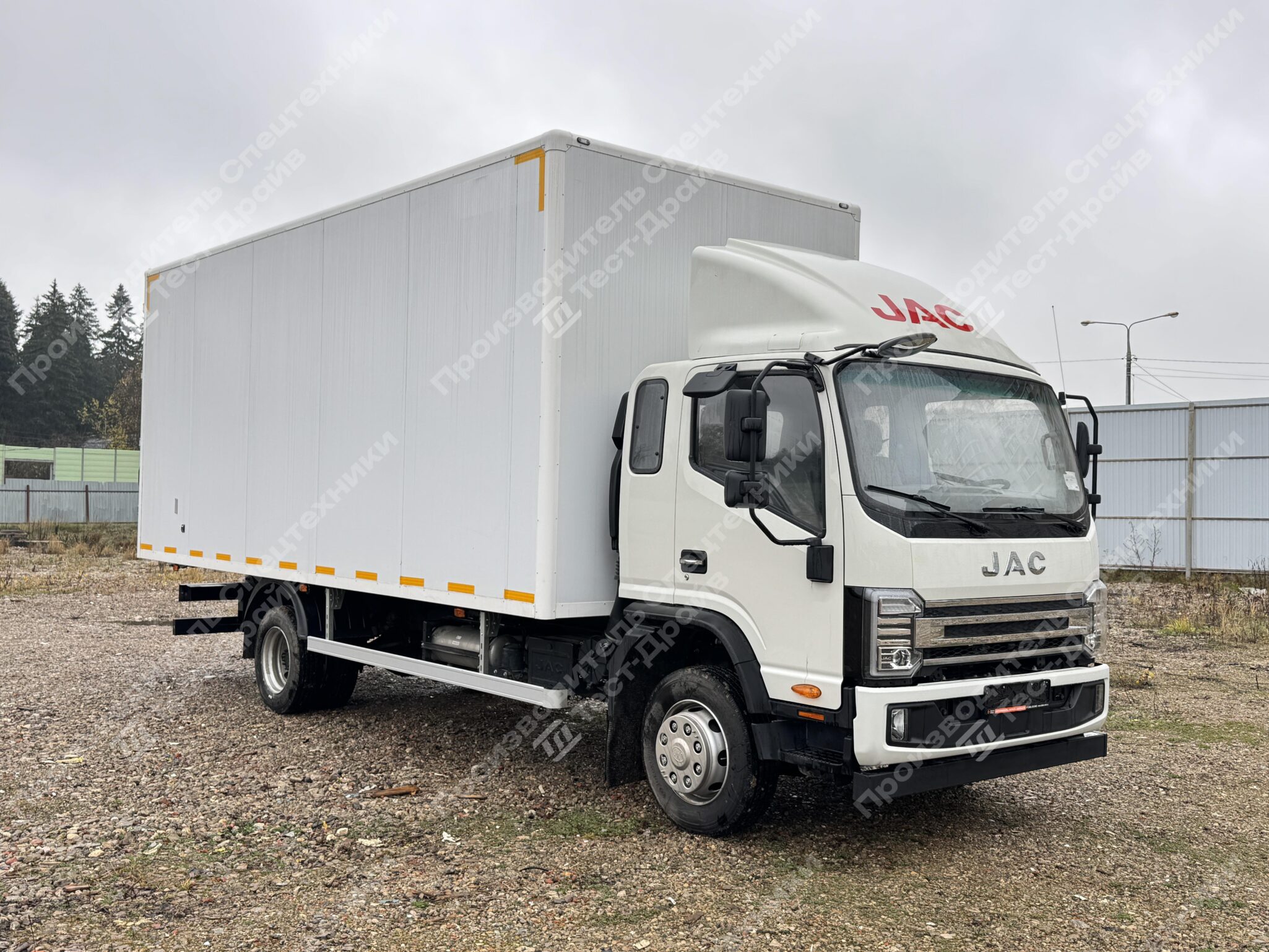 Изотермический фургон JAC N120 4x2 Фото №1