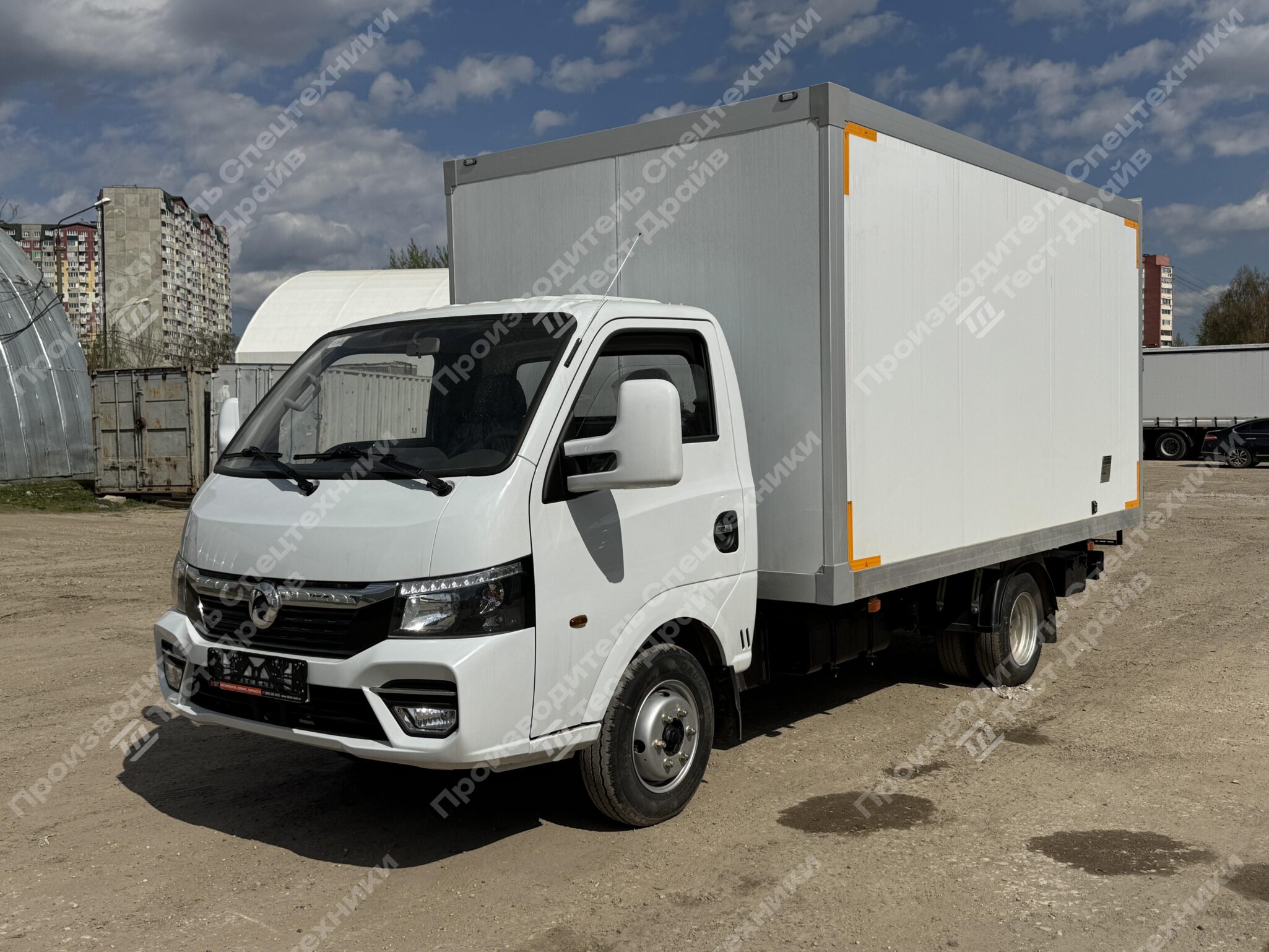 Автофургон Dongfeng 4x2 Фото №1