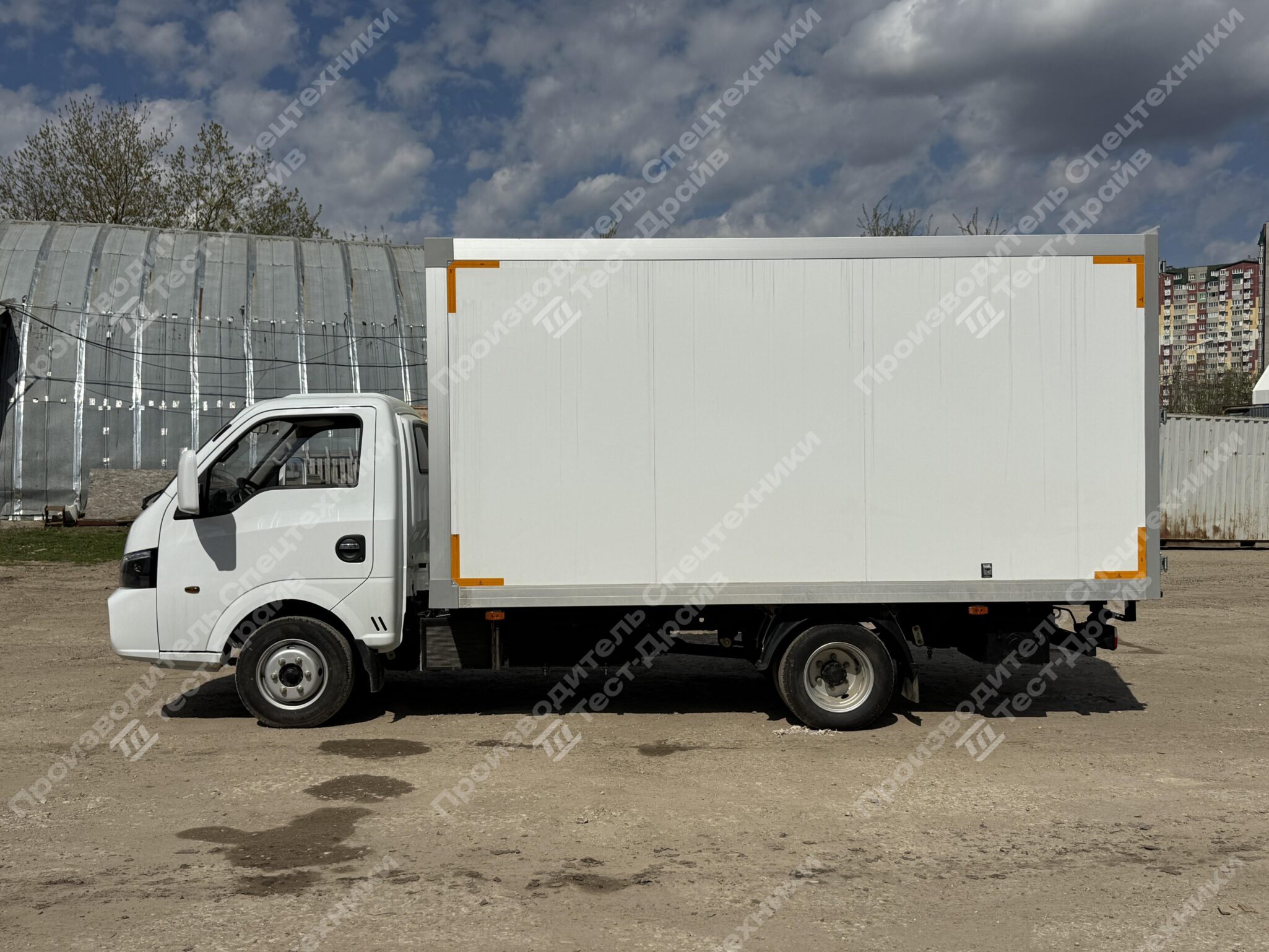 Автофургон Dongfeng 4x2 Фото №4