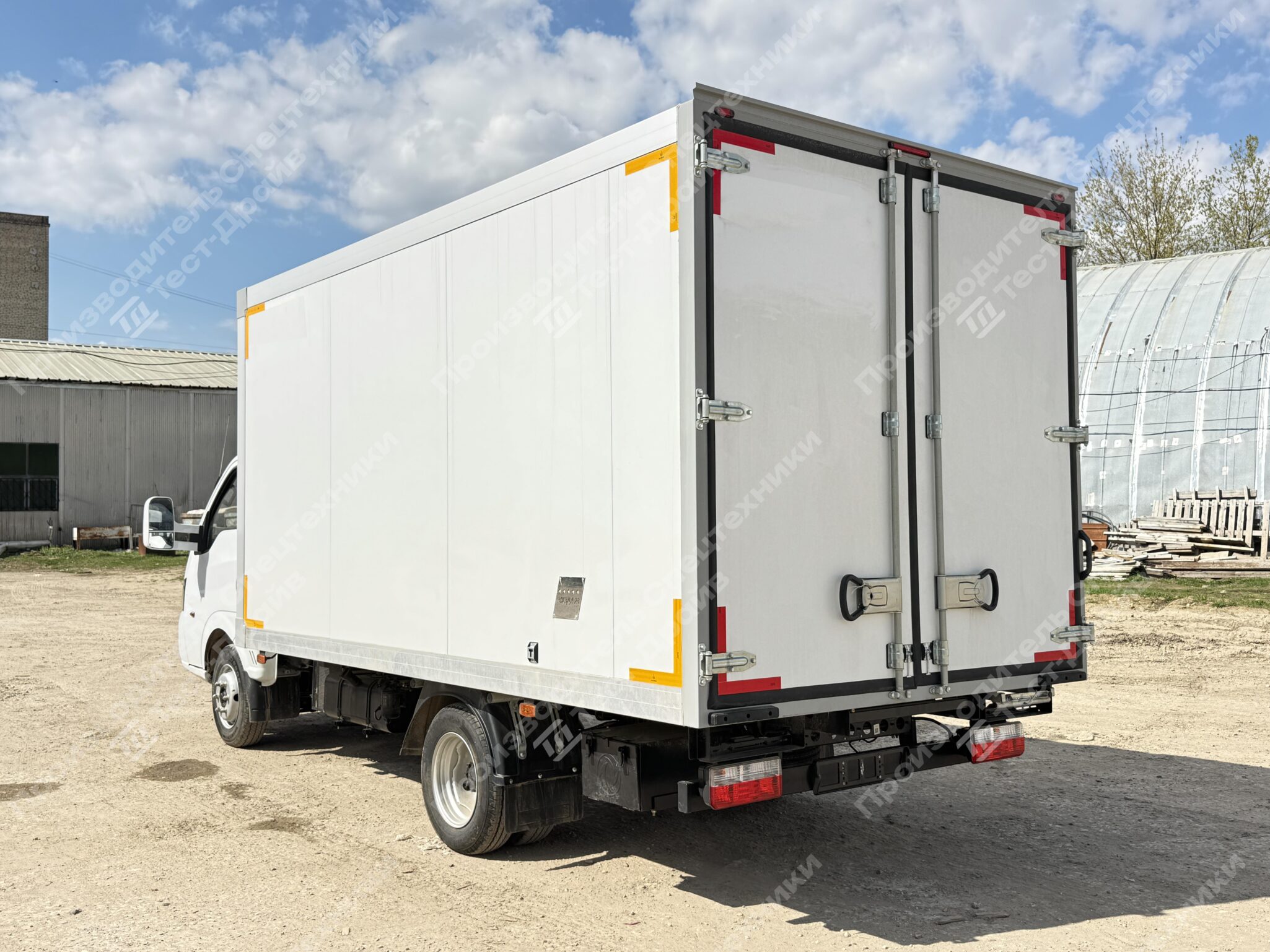 Автофургон Dongfeng 4x2 Фото №6