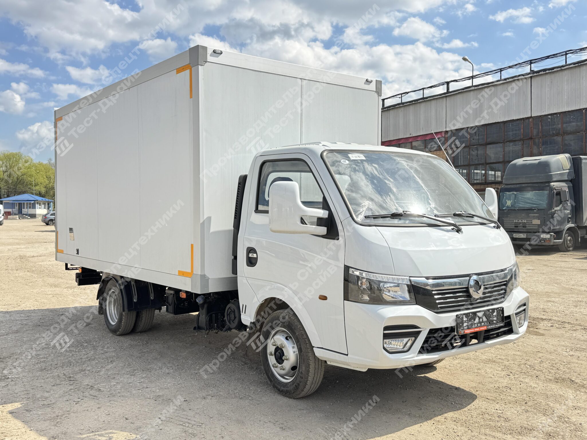 Автофургон Dongfeng 4x2 Фото №5