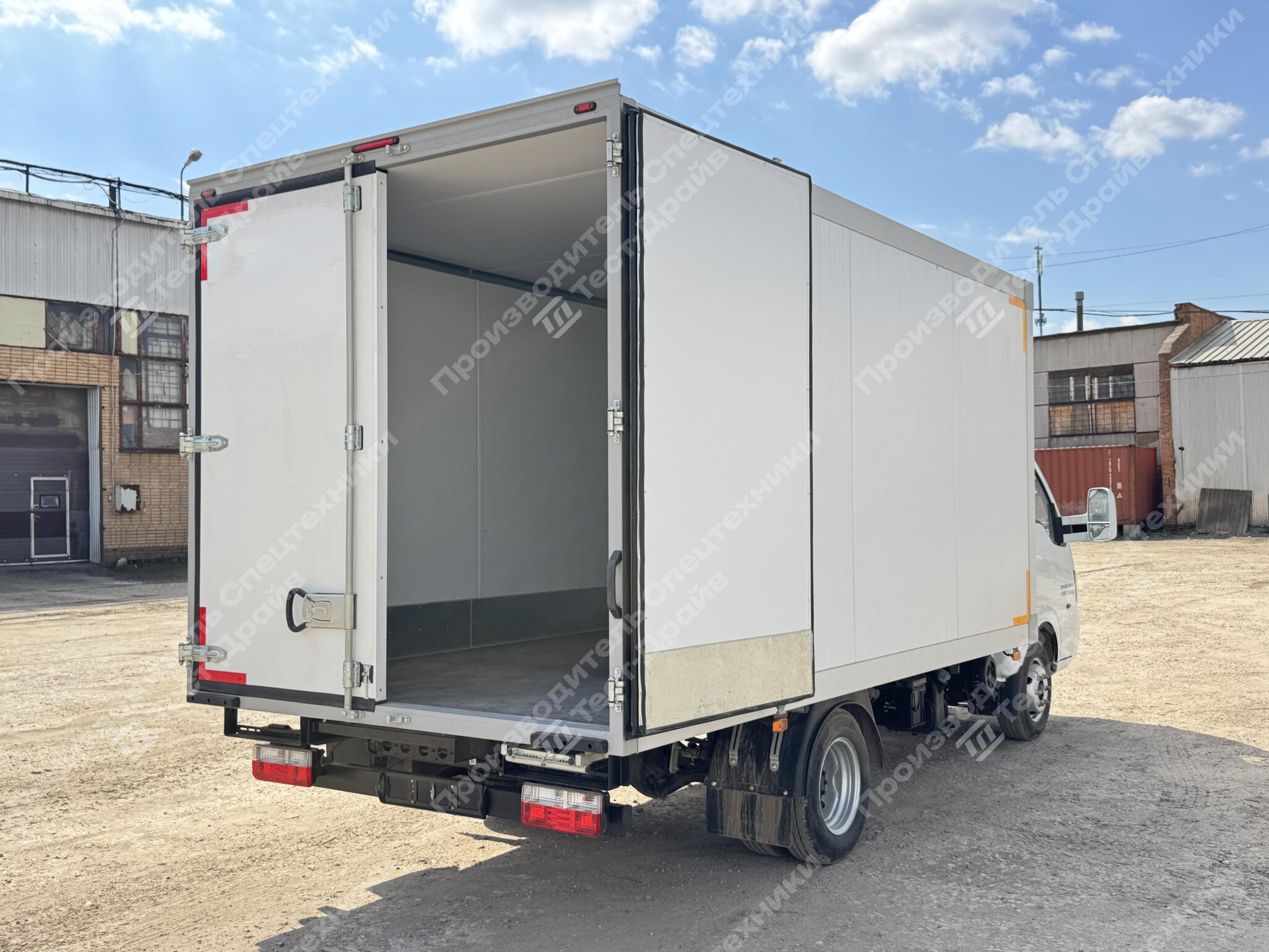 Автофургон Dongfeng 4x2 Фото №7