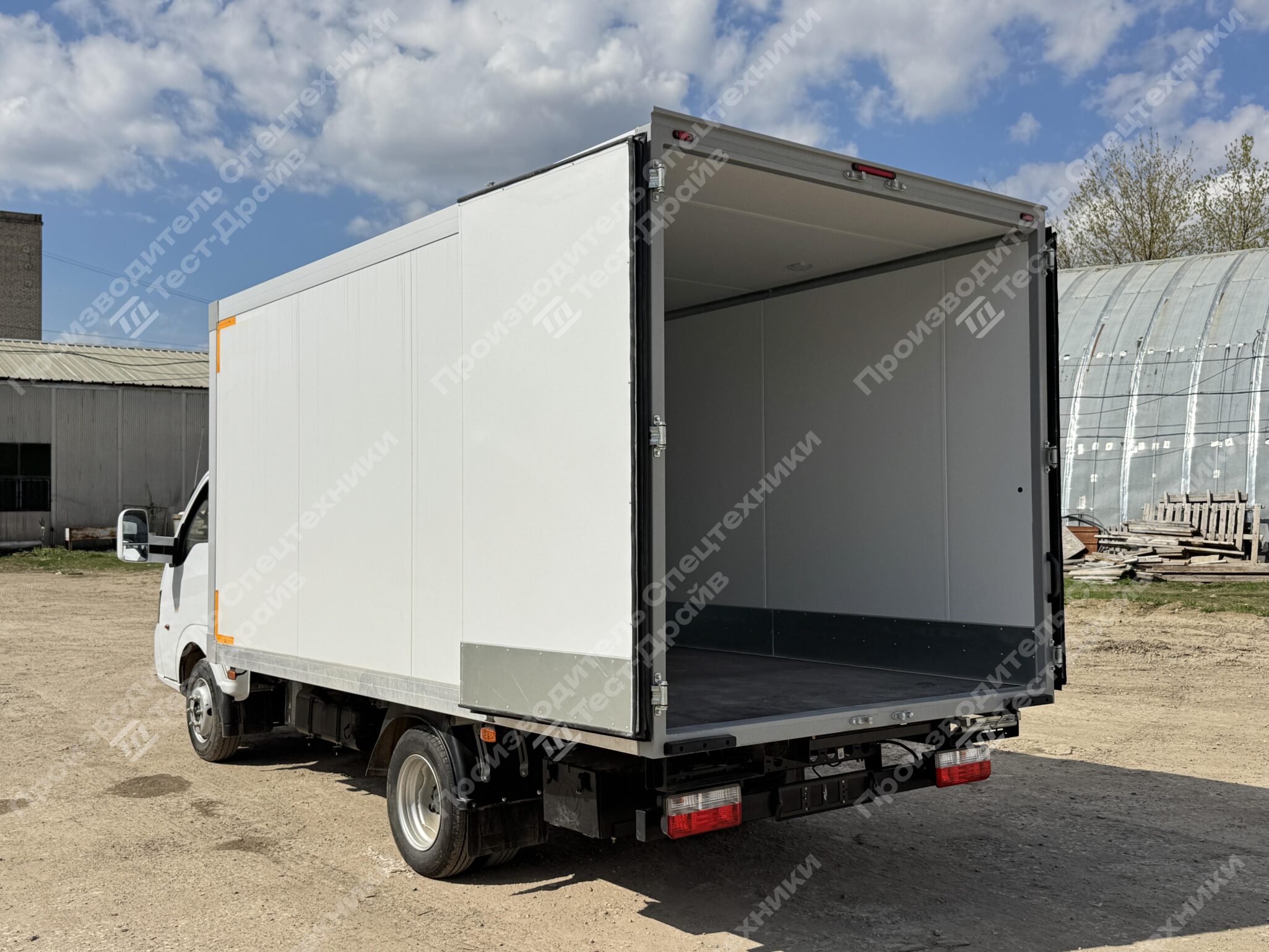 Автофургон Dongfeng 4x2 Фото №8