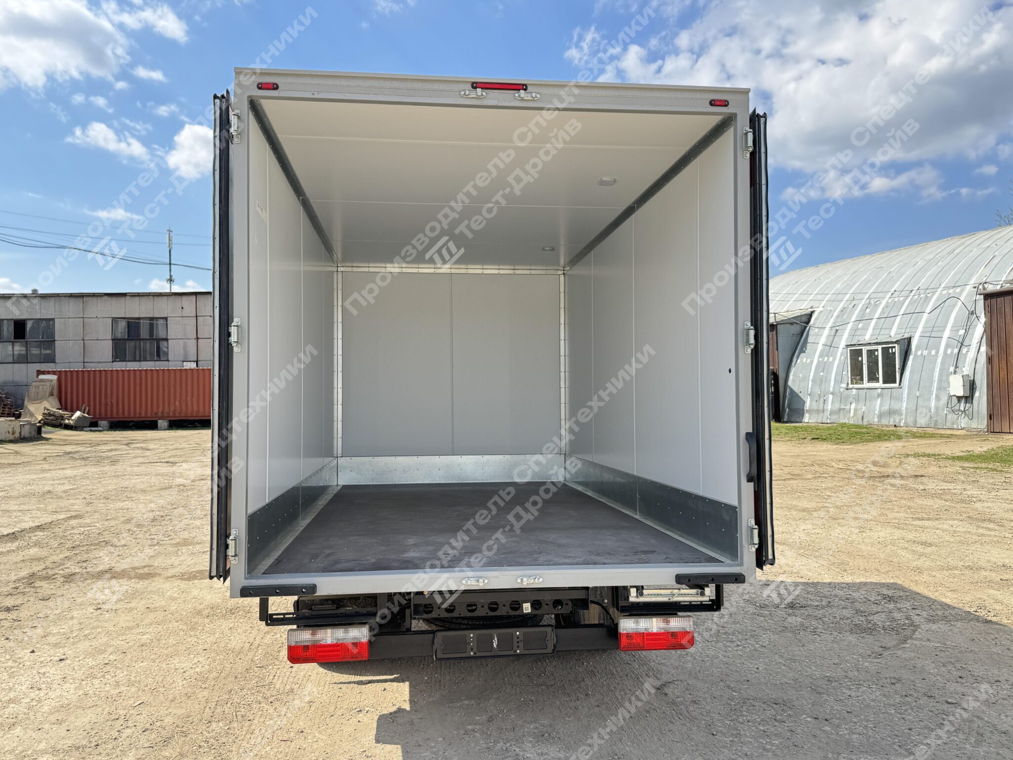 Автофургон Dongfeng 4x2 Фото №10