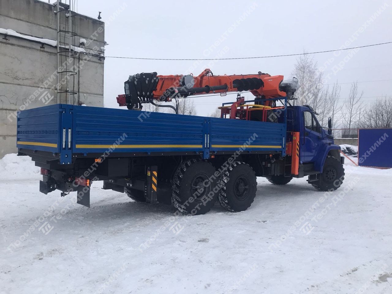 Бортовой Урал NEXT 4320 6x6 с КМУ Hangil HGC 976 и буровым оборудованием Фото №2