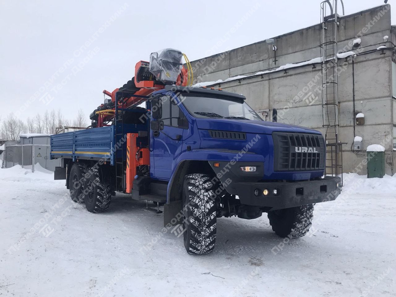 Бортовой Урал NEXT 4320 6x6 с КМУ Hangil HGC 976 и буровым оборудованием Фото №1