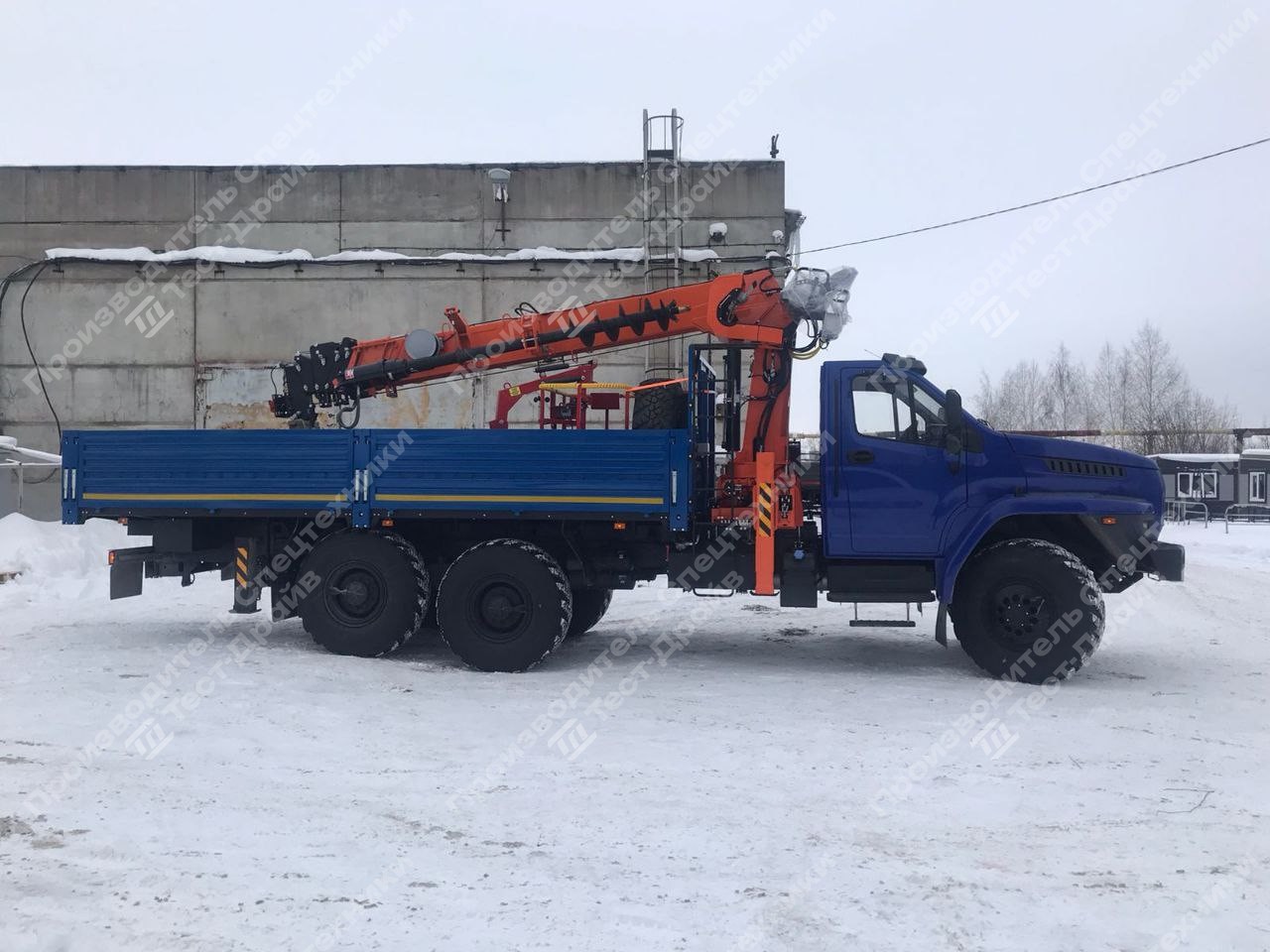 Бортовой Урал NEXT 4320 6x6 с КМУ Hangil HGC 976 и буровым оборудованием Фото №6